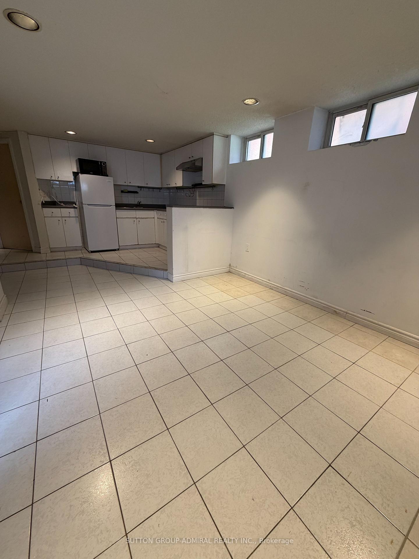 Photo 2 of Unit B, 1188 Avenue Road, Toronto, Lawrence Park South — HOMEH