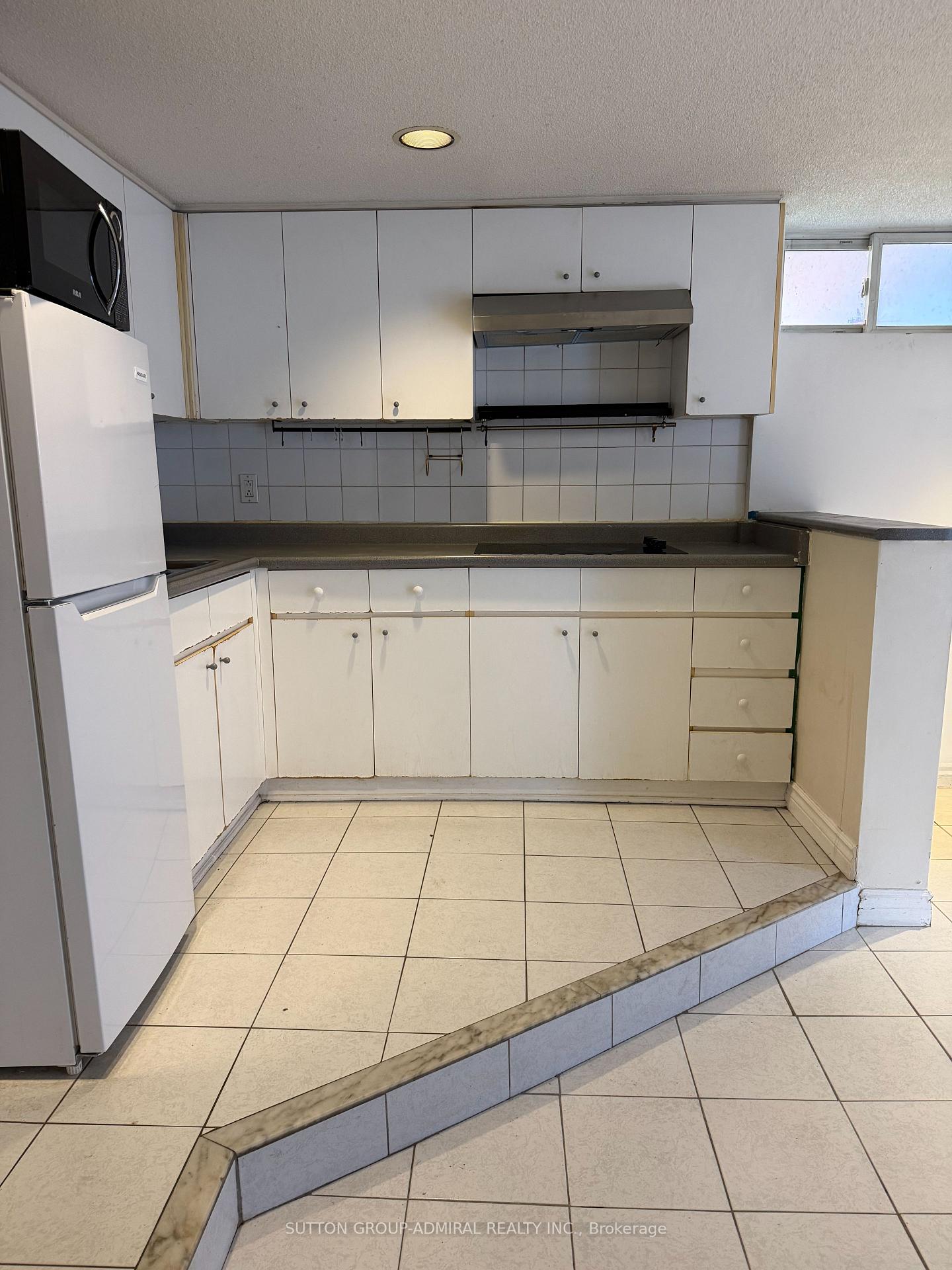 Photo 4 of Unit B, 1188 Avenue Road, Toronto, Lawrence Park South — HOMEH