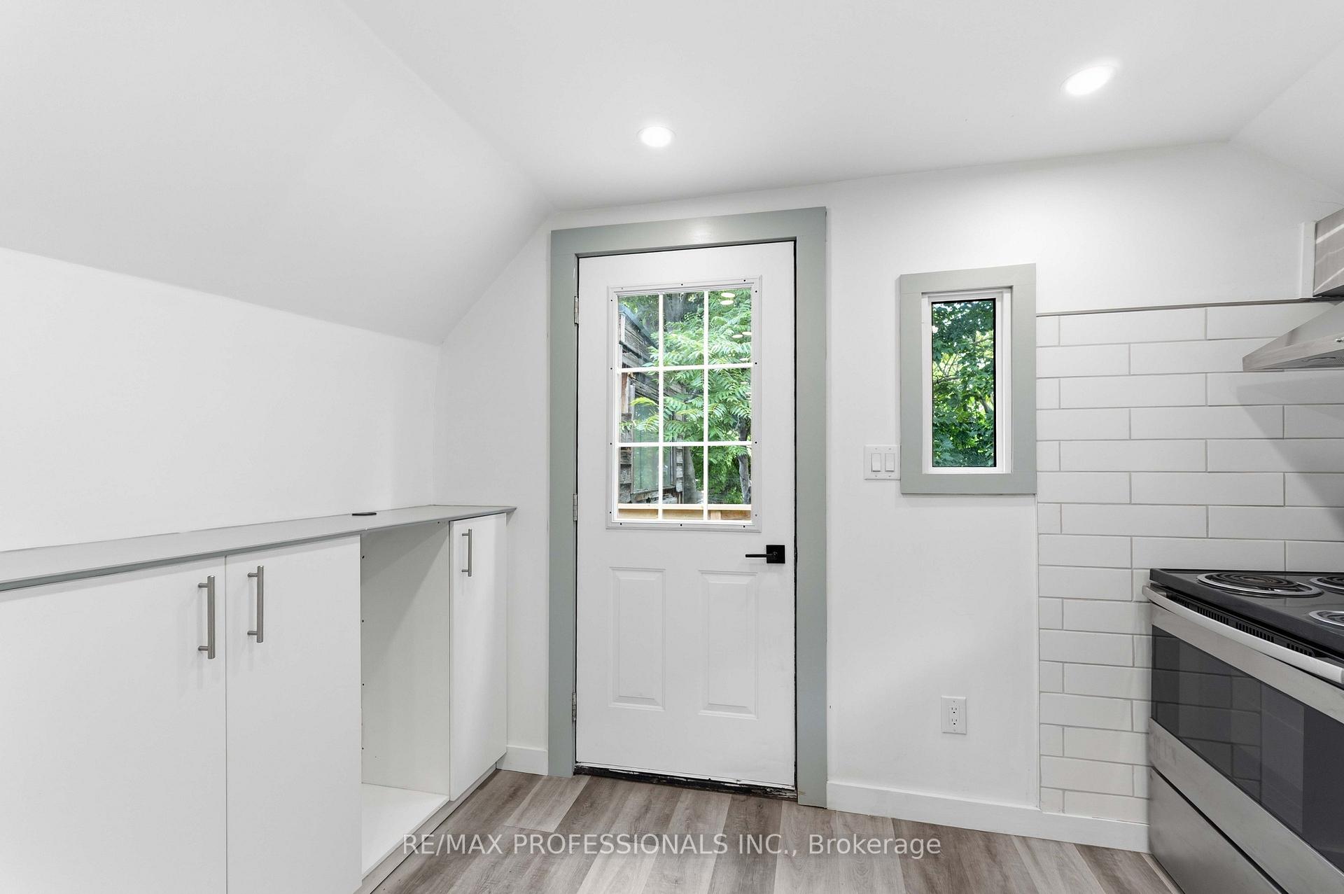Photo 2 of Unit # Upper, 759 Barton Street E, Hamilton, Stipley — HOMEH