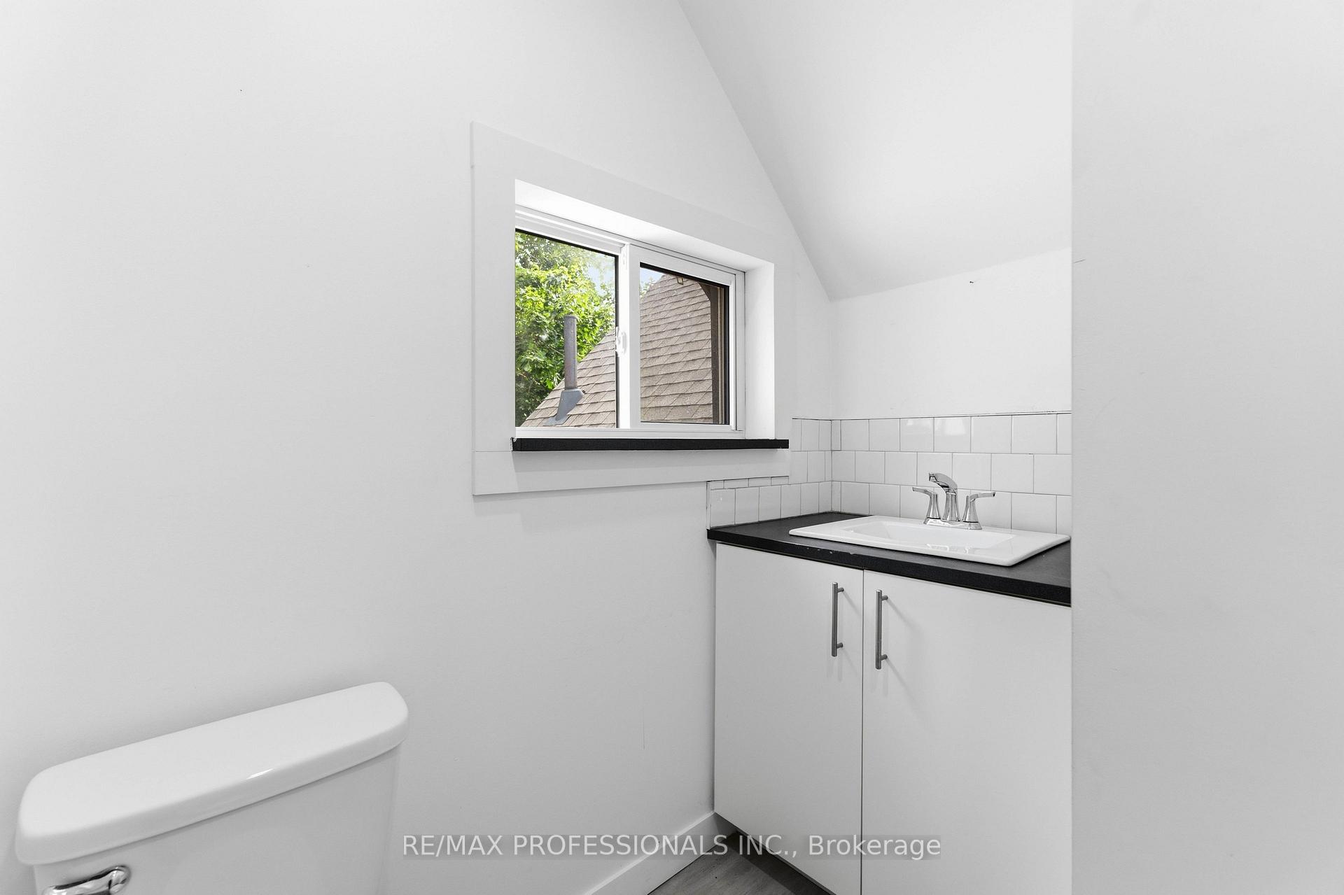 Photo 14 of Unit # Upper, 759 Barton Street E, Hamilton, Stipley — HOMEH