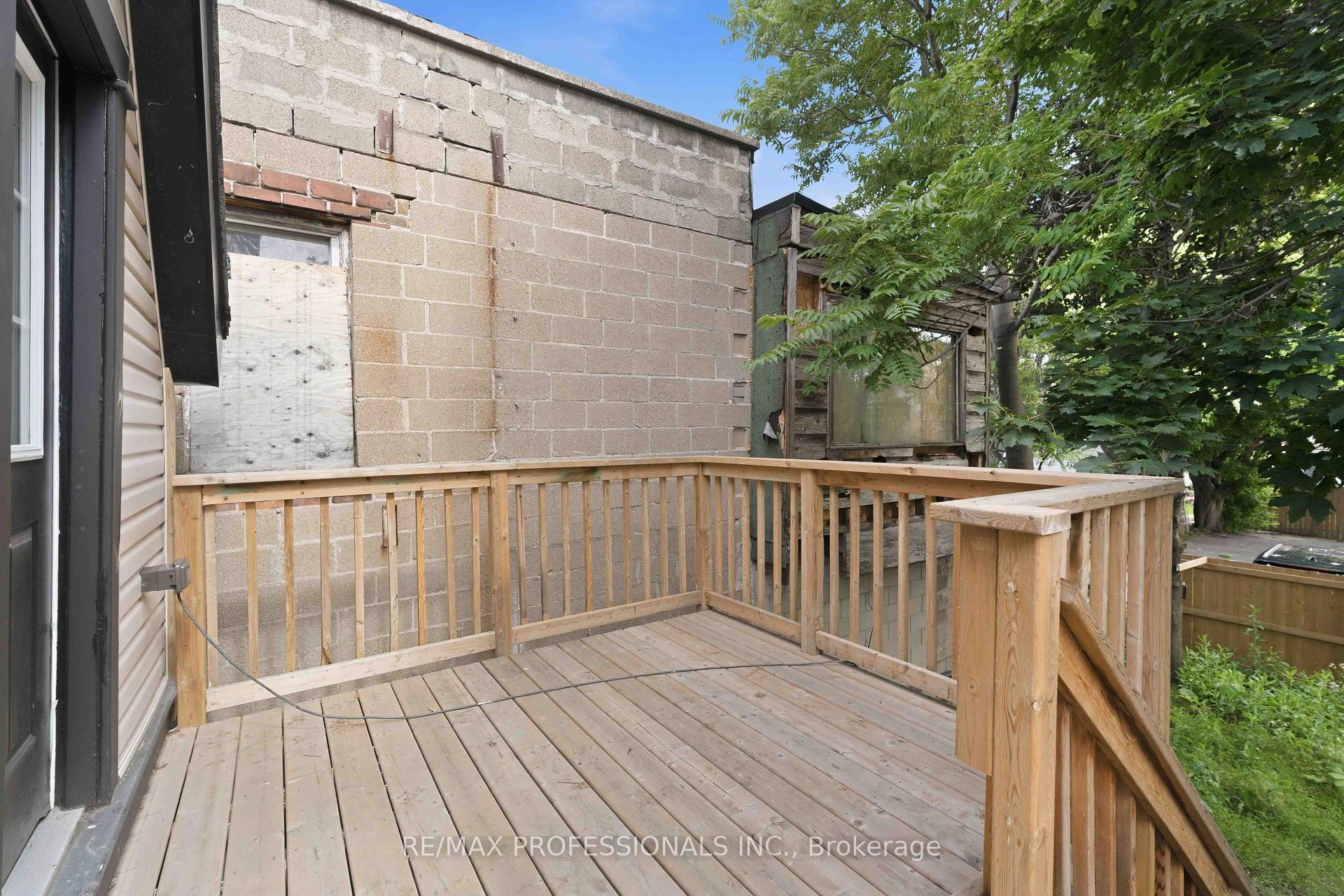 Photo 23 of Unit # Upper, 759 Barton Street E, Hamilton, Stipley — HOMEH