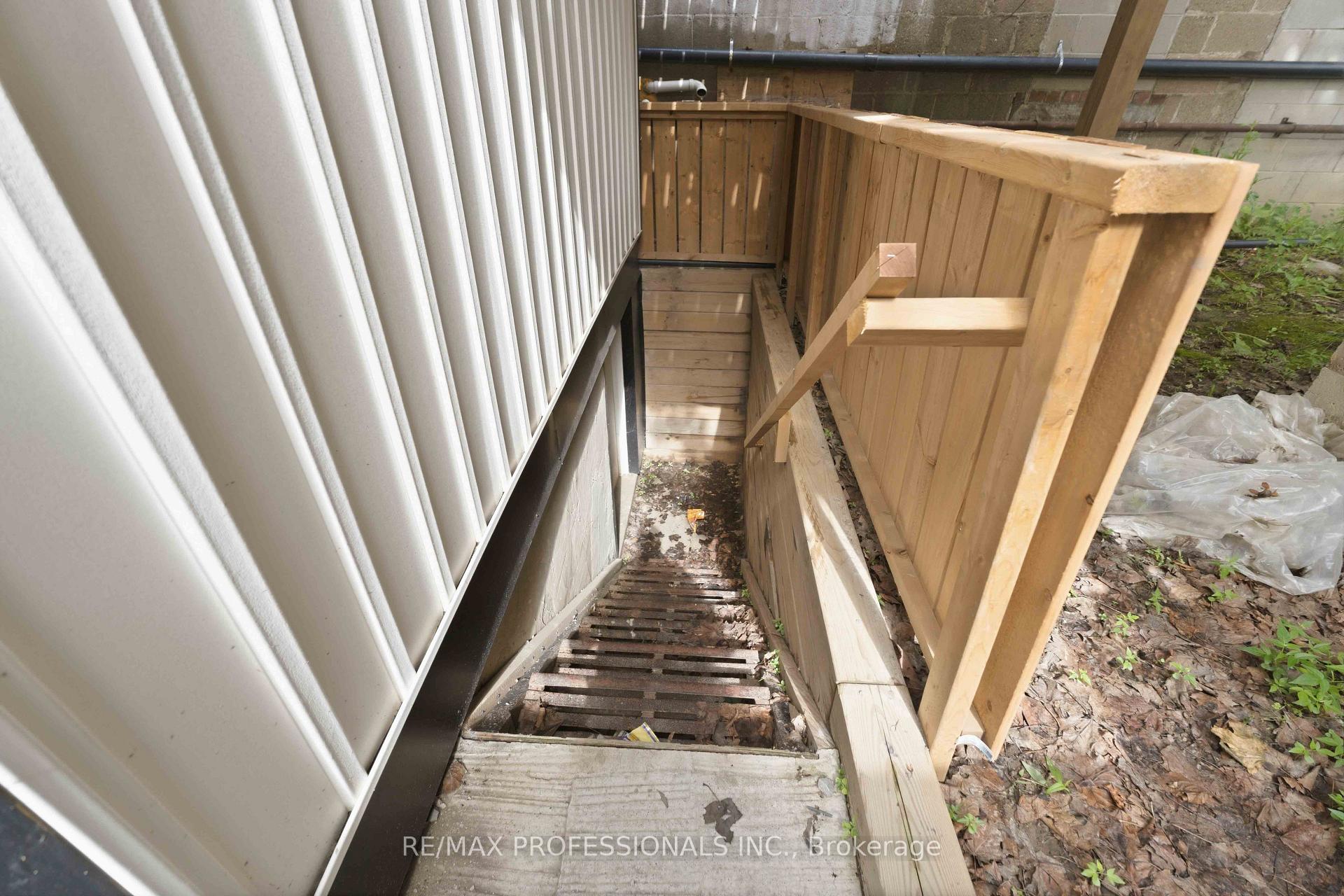 Photo 25 of Unit # Upper, 759 Barton Street E, Hamilton, Stipley — HOMEH