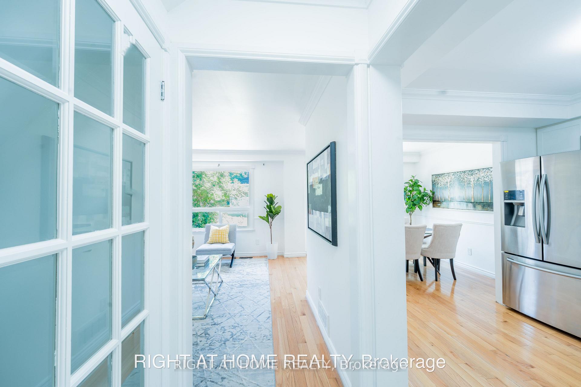 Photo 4 of 160 Overbank Drive, Oshawa, McLaughlin — HOMEH