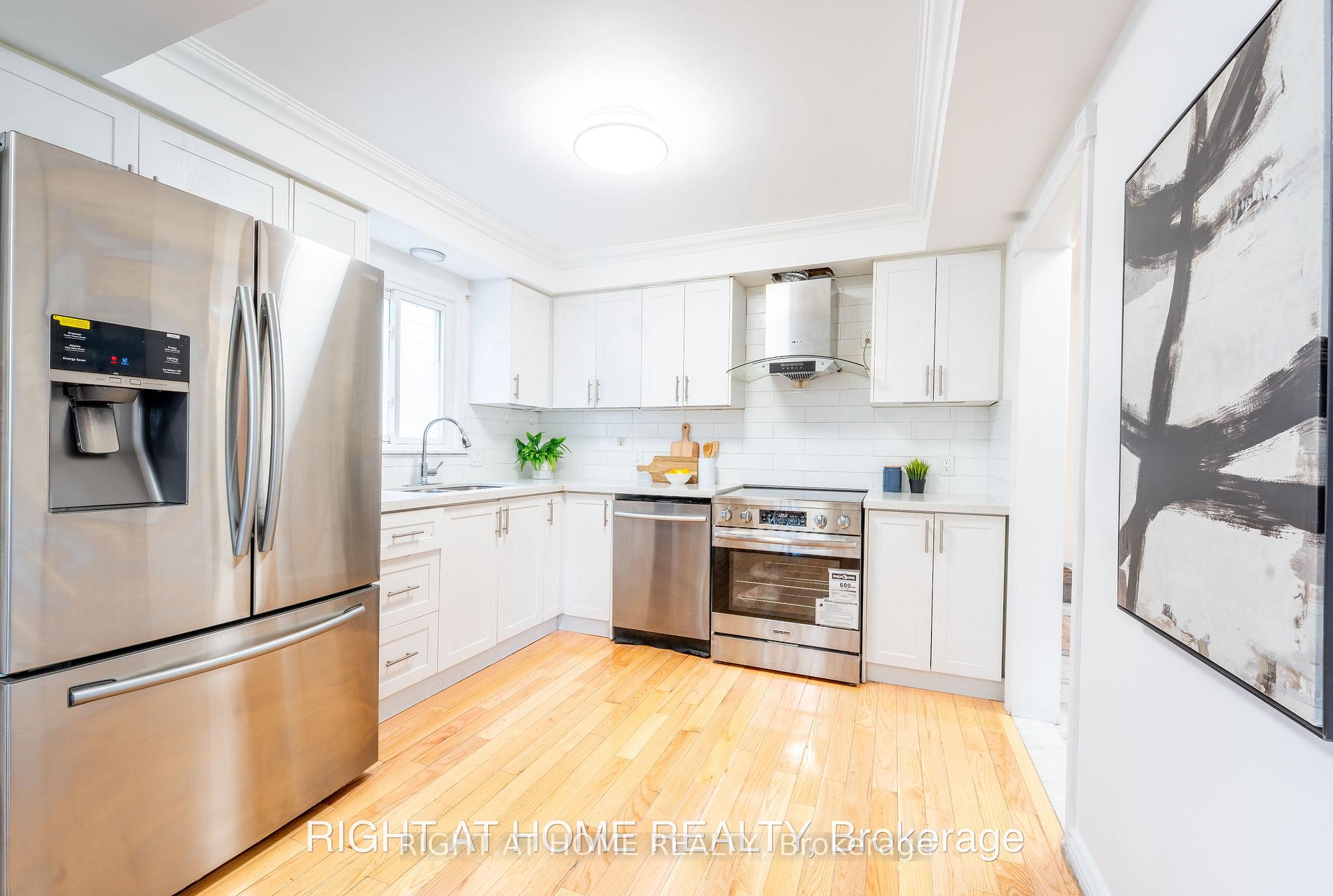 Photo 10 of 160 Overbank Drive, Oshawa, McLaughlin — HOMEH