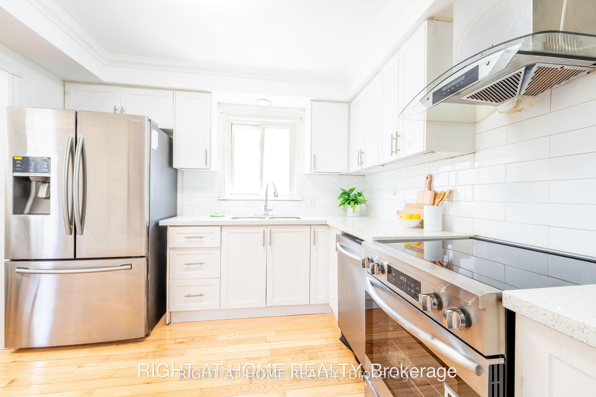 Photo 11 of 160 Overbank Drive, Oshawa, McLaughlin — HOMEH