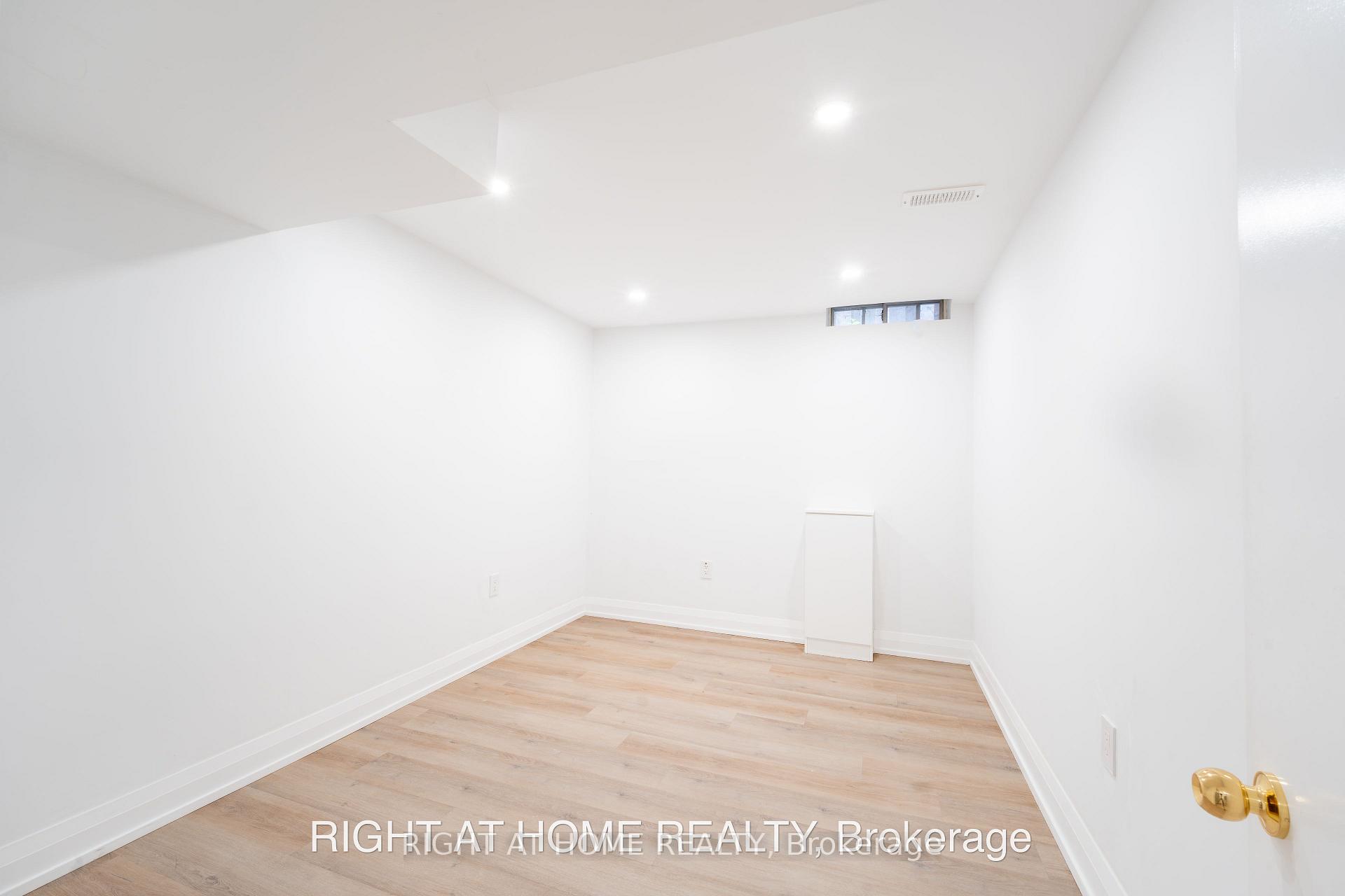 Photo 24 of 160 Overbank Drive, Oshawa, McLaughlin — HOMEH