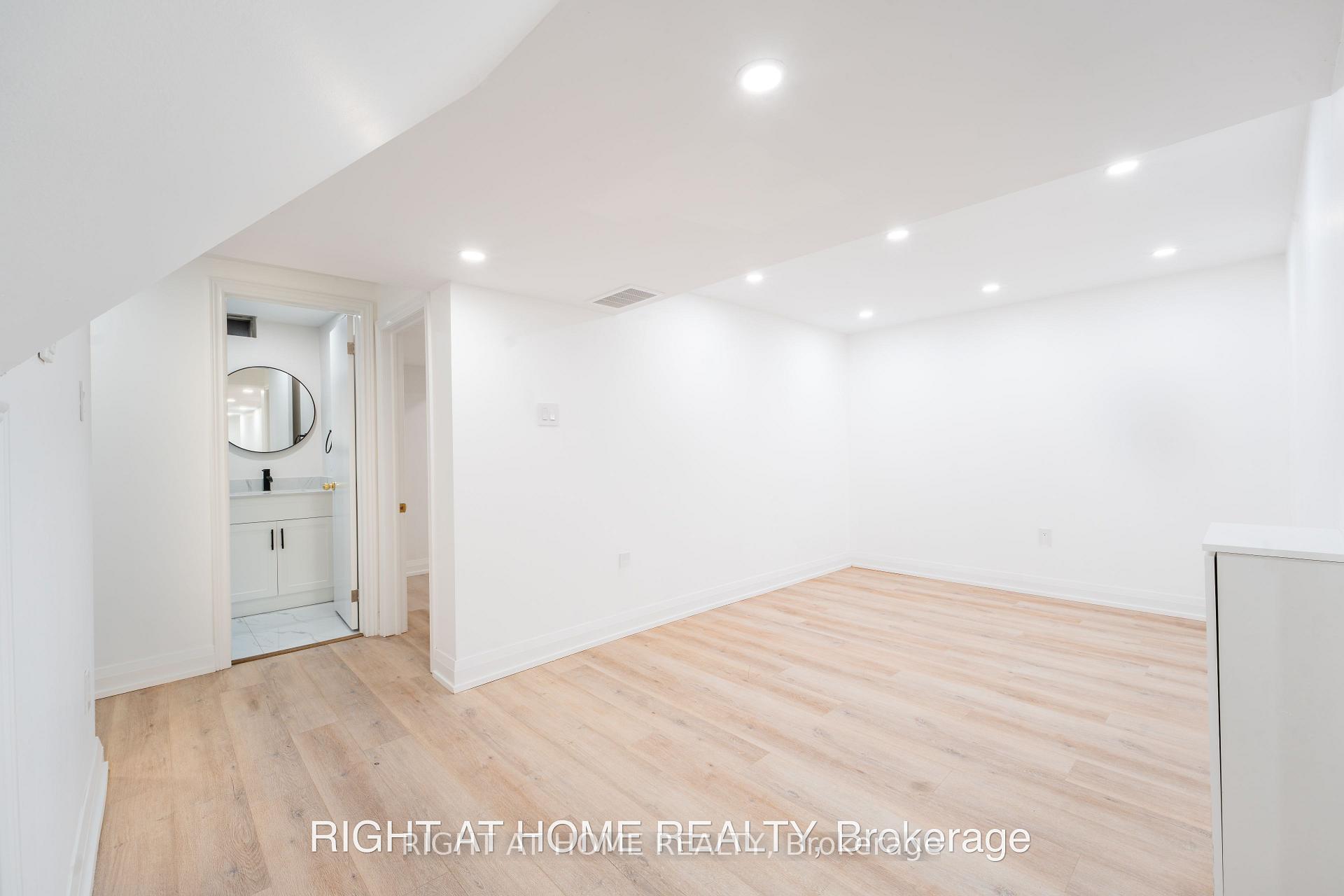 Photo 26 of 160 Overbank Drive, Oshawa, McLaughlin — HOMEH