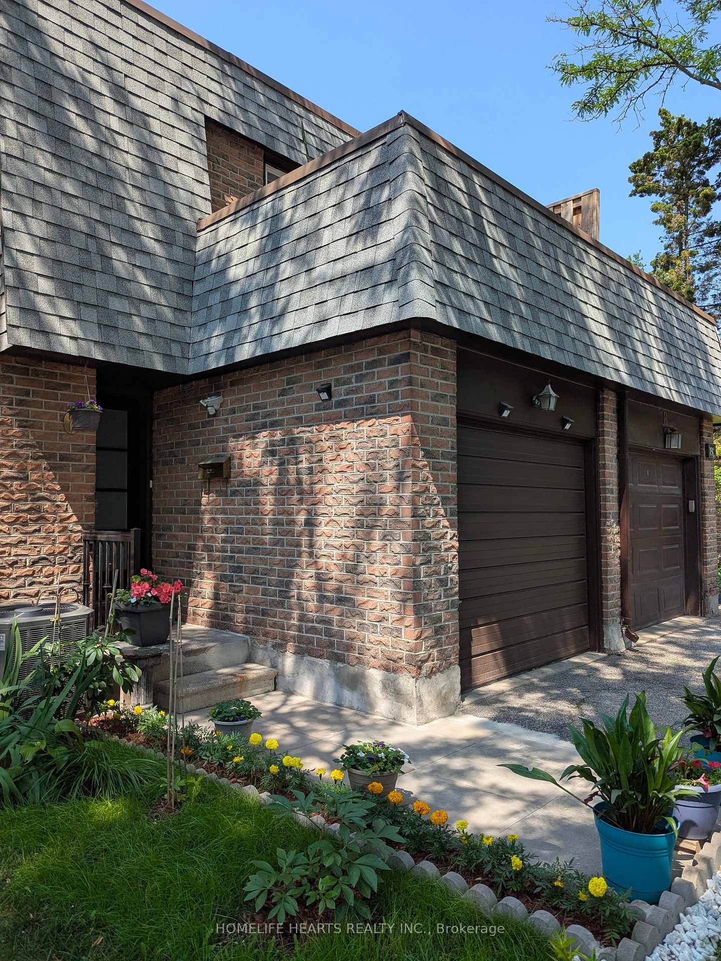 Photo 2 of 6 Woodglen Way, Markham, Unionville — HOMEH