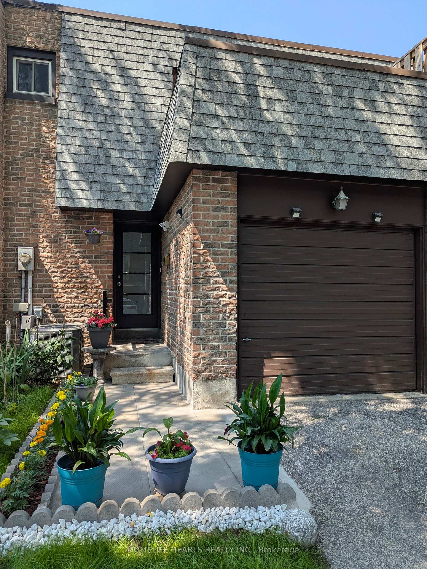 Photo 3 of 6 Woodglen Way, Markham, Unionville — HOMEH