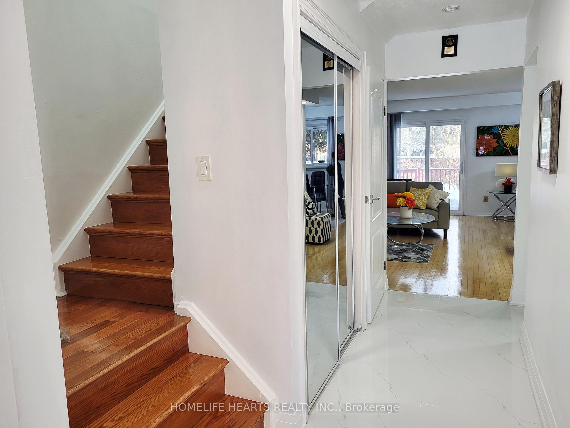 Photo 5 of 6 Woodglen Way, Markham, Unionville — HOMEH