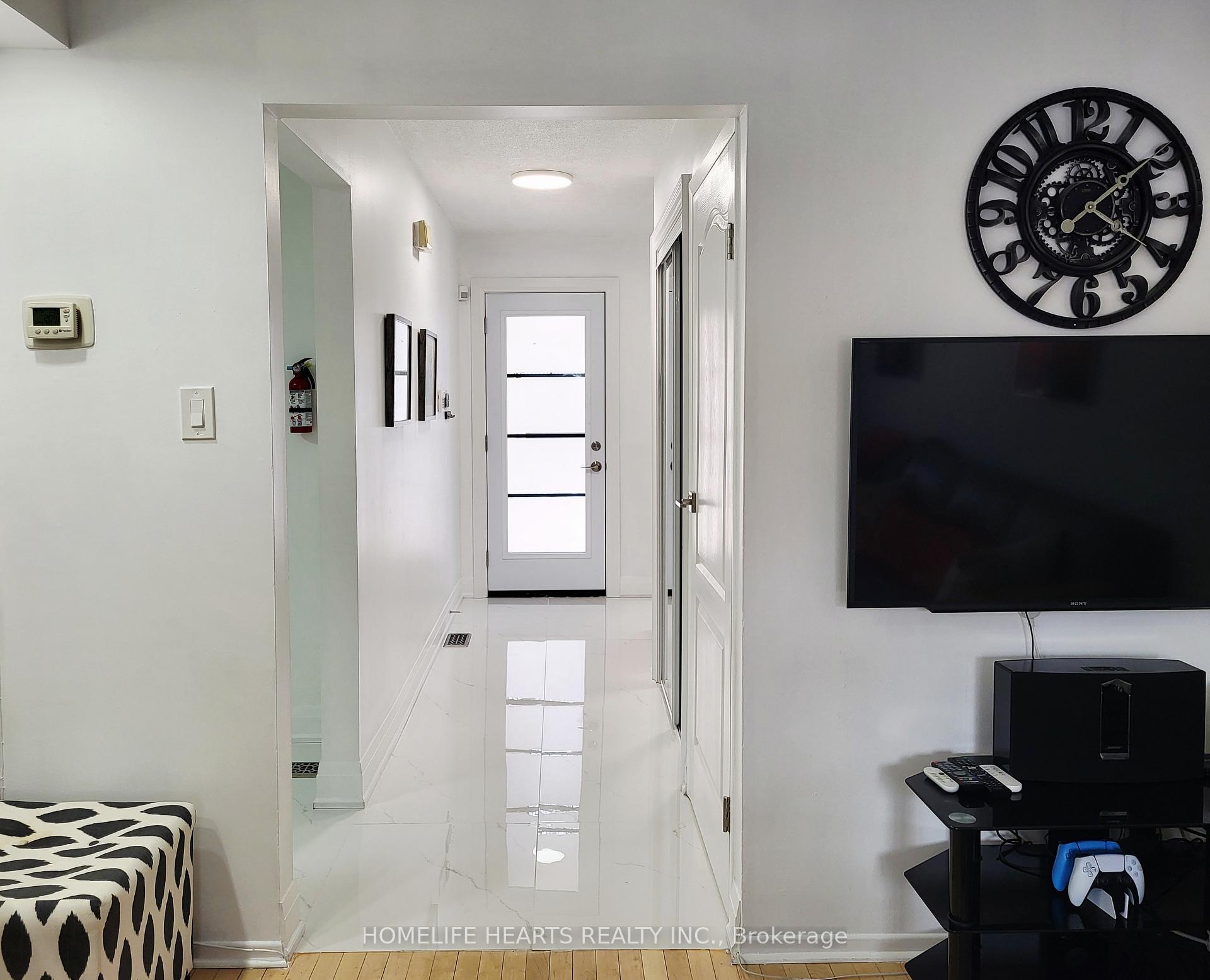 Photo 7 of 6 Woodglen Way, Markham, Unionville — HOMEH