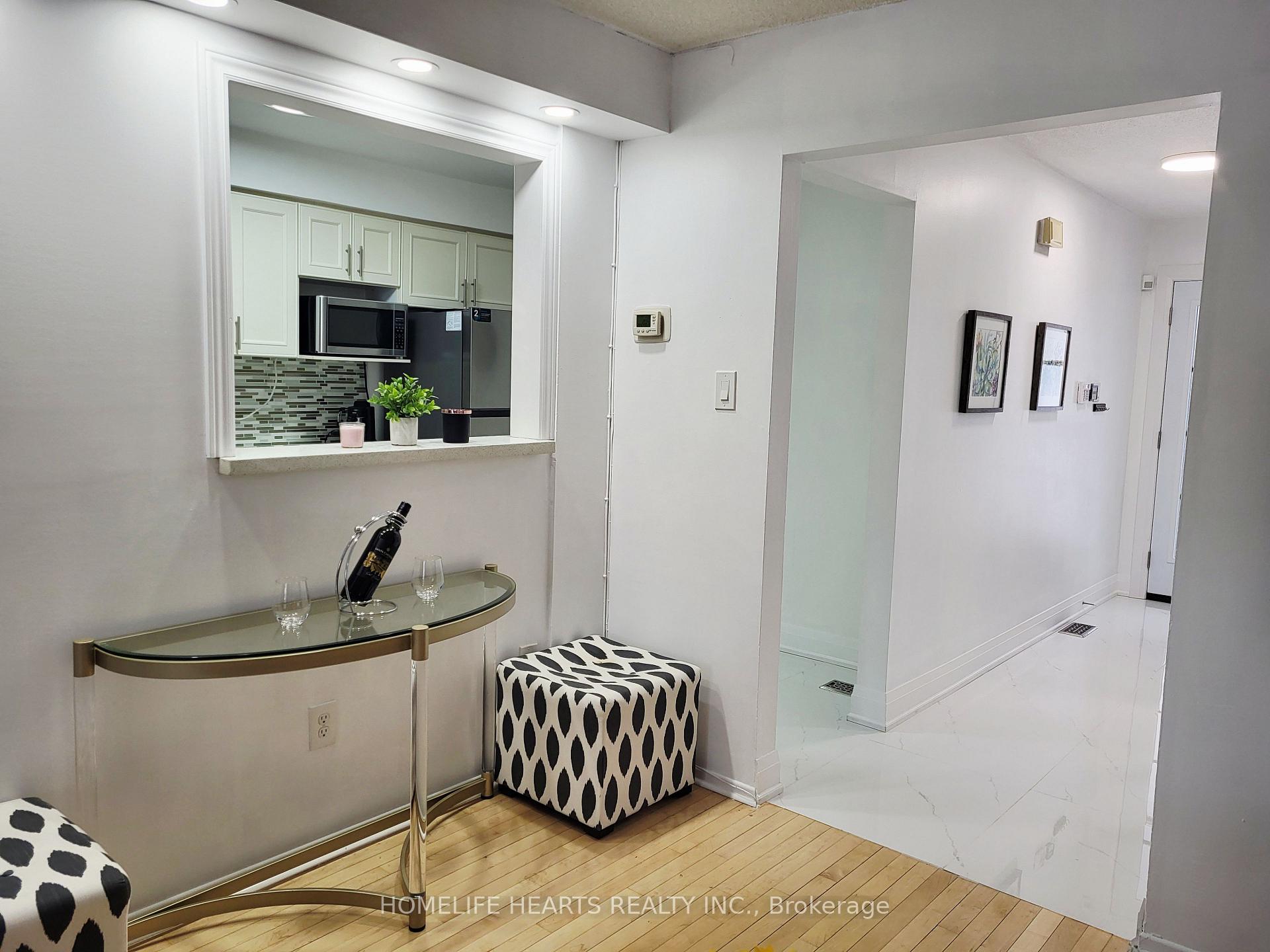 Photo 8 of 6 Woodglen Way, Markham, Unionville — HOMEH