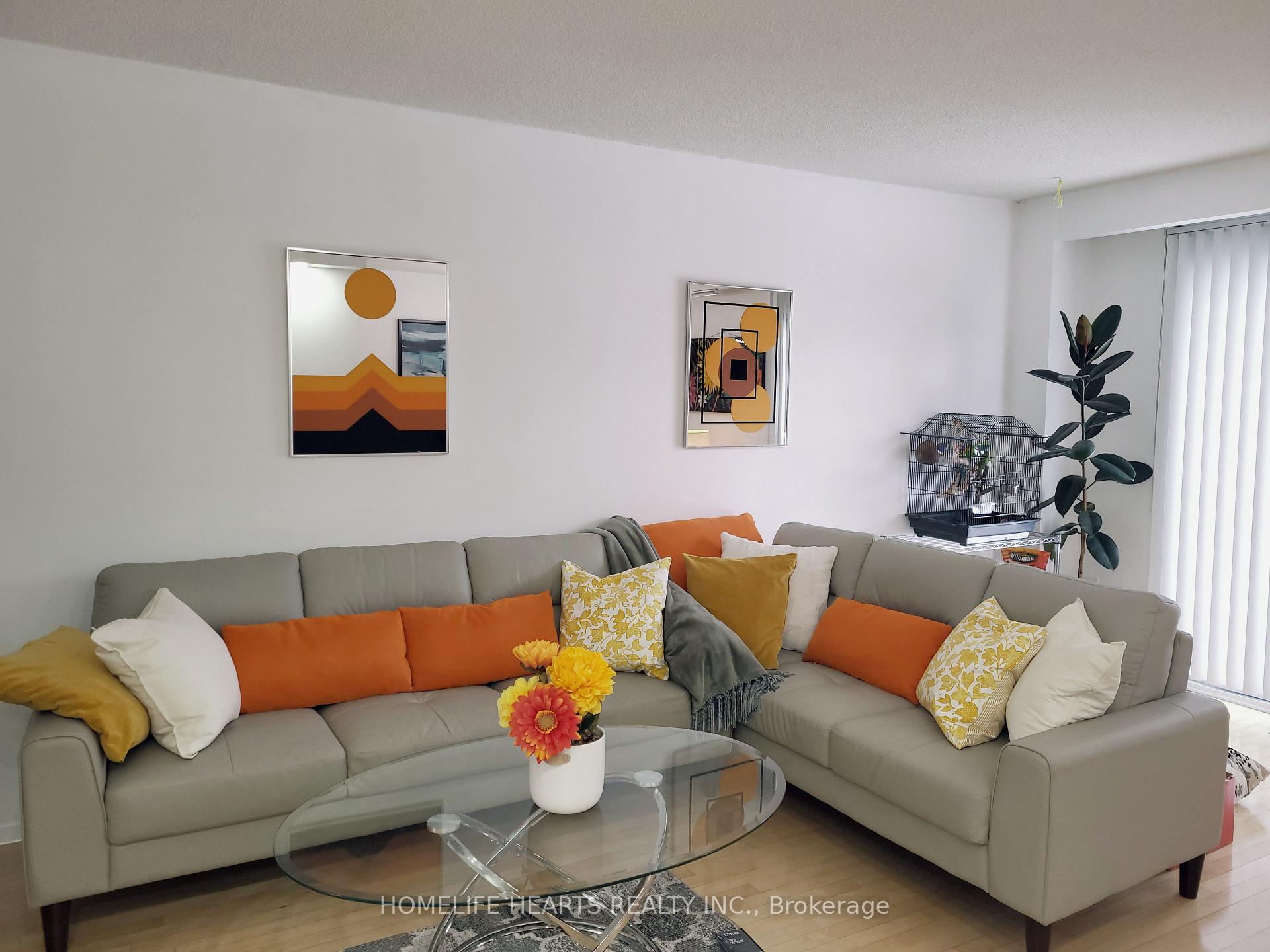 Photo 10 of 6 Woodglen Way, Markham, Unionville — HOMEH
