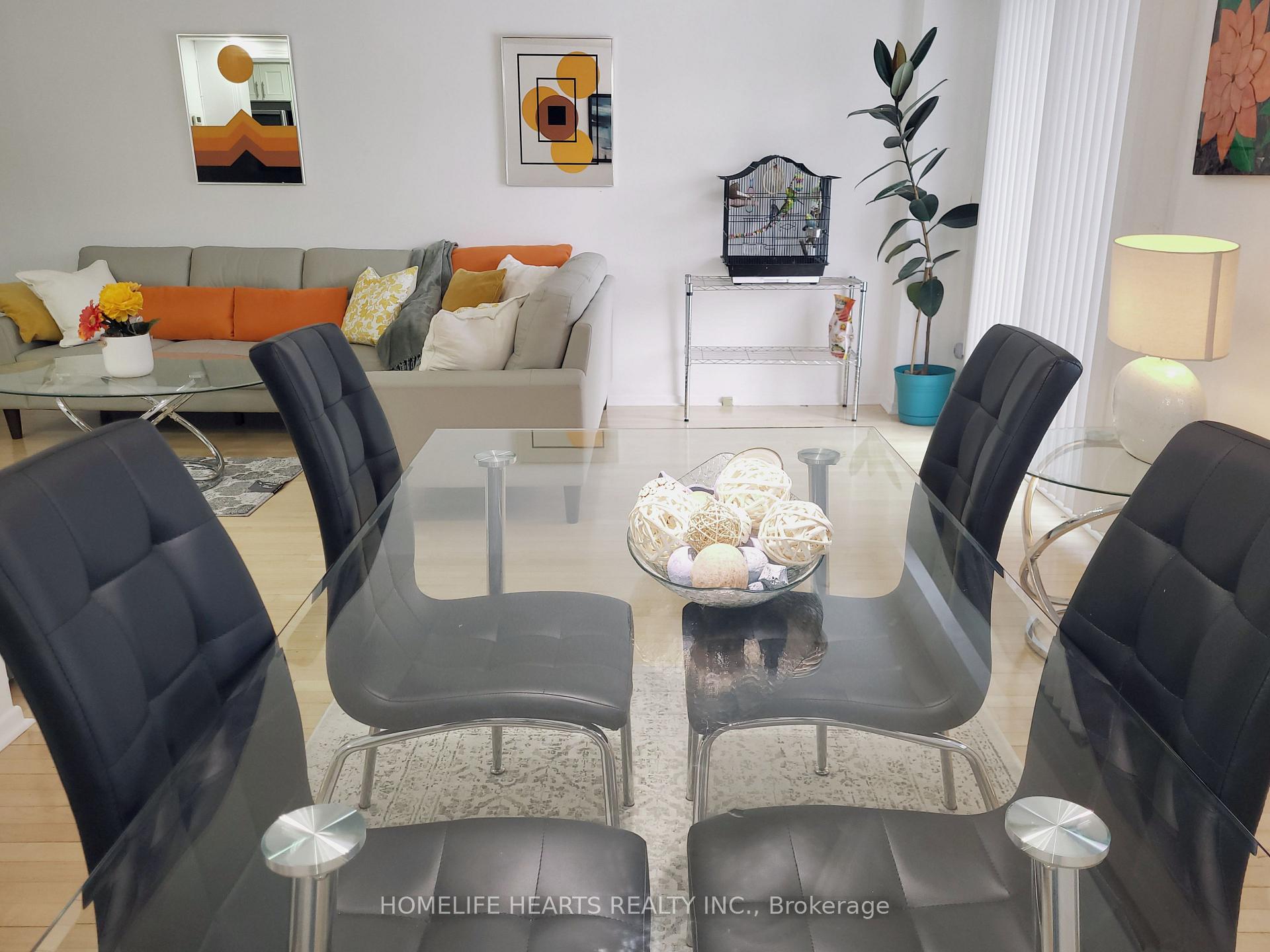 Photo 12 of 6 Woodglen Way, Markham, Unionville — HOMEH