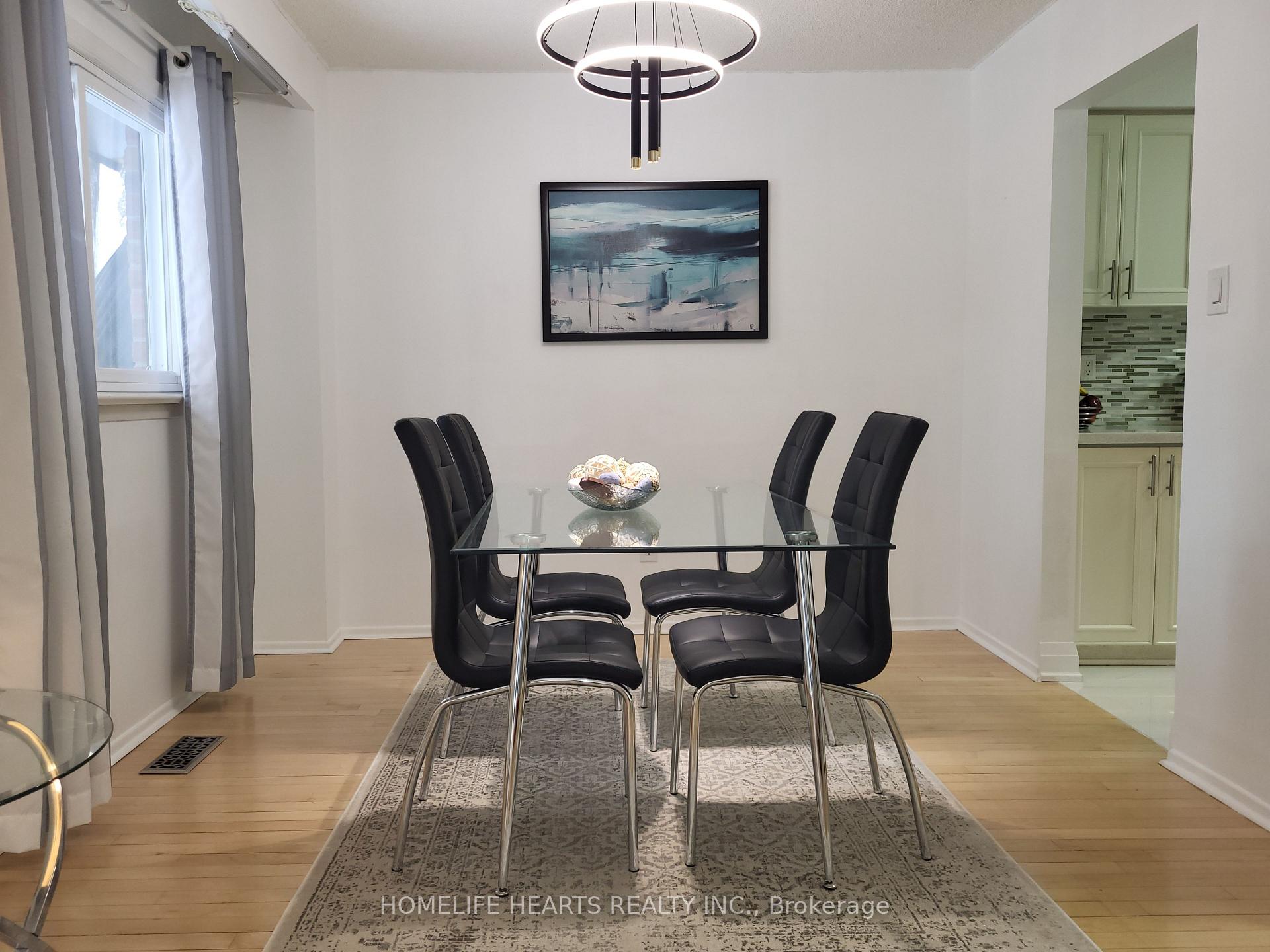Photo 16 of 6 Woodglen Way, Markham, Unionville — HOMEH