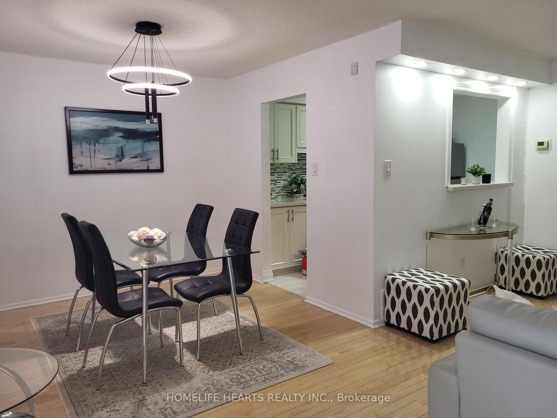 Photo 19 of 6 Woodglen Way, Markham, Unionville — HOMEH