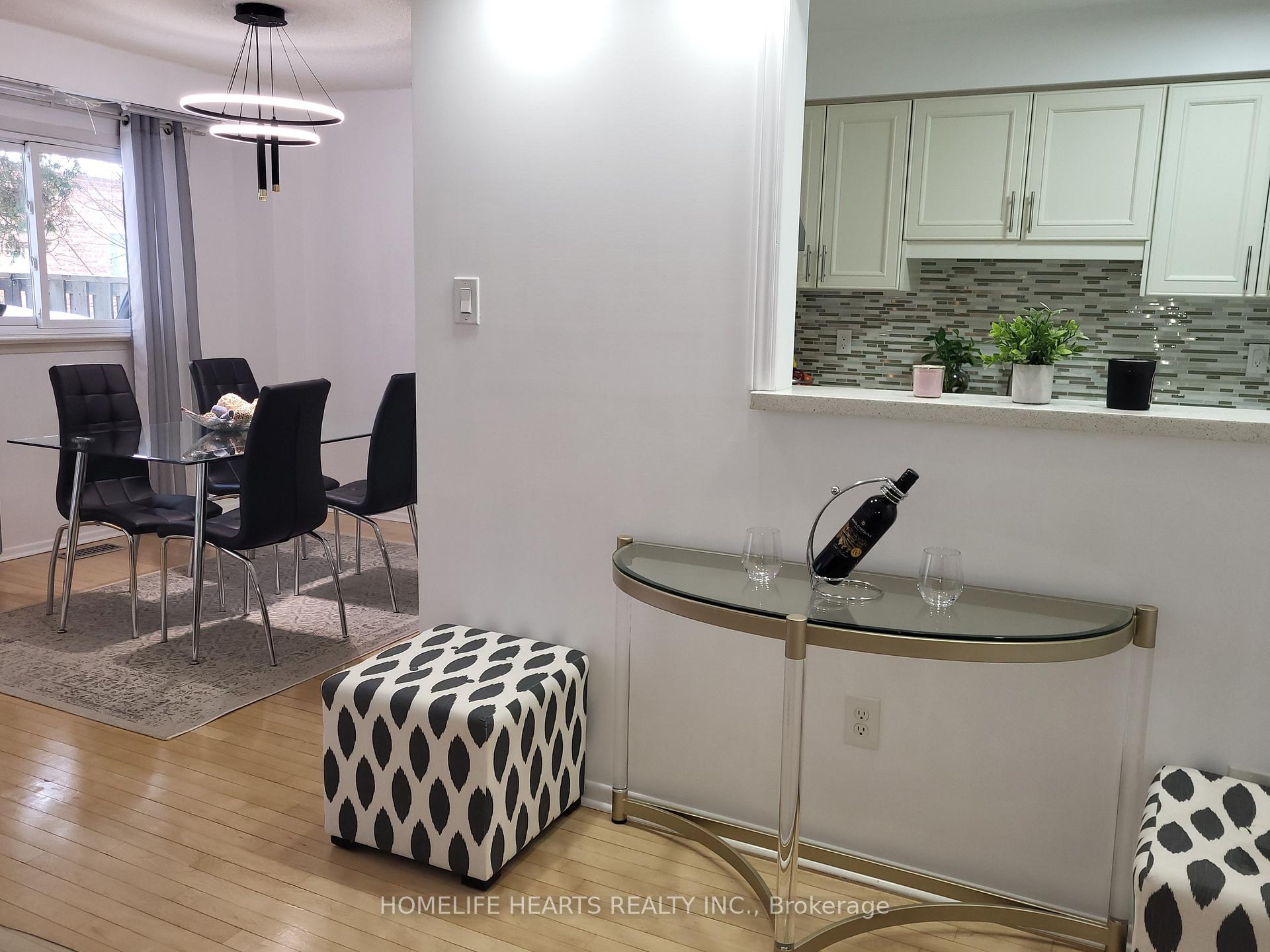 Photo 20 of 6 Woodglen Way, Markham, Unionville — HOMEH