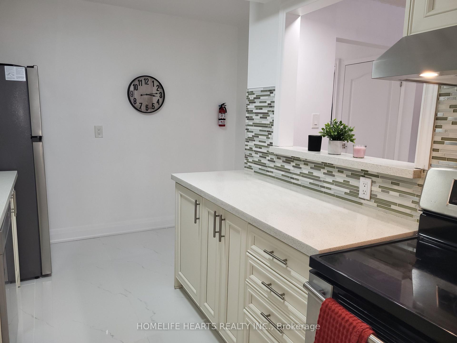 Photo 24 of 6 Woodglen Way, Markham, Unionville — HOMEH