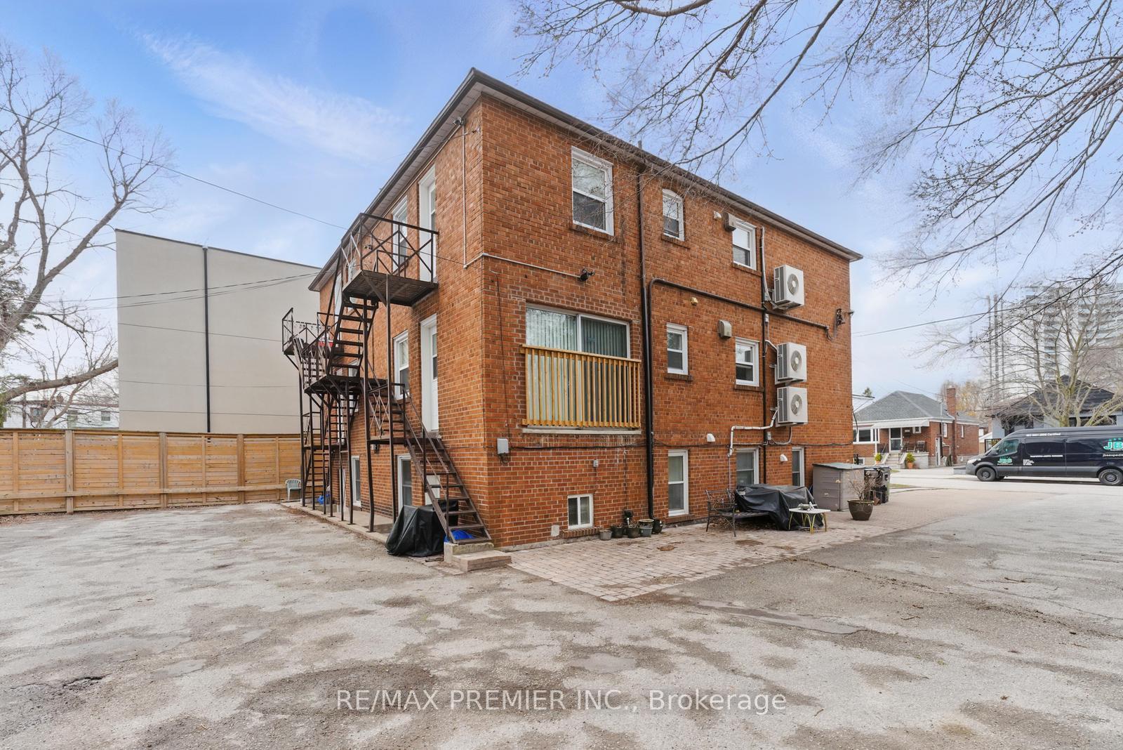 Photo 5 of Unit Lower, 9 Bracebridge Avenue, Toronto, Woodbine-Lumsden — HOMEH