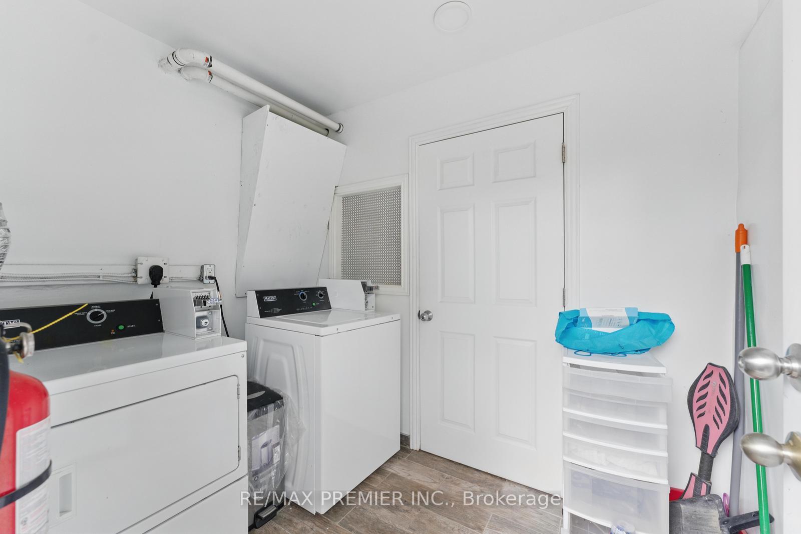Photo 3 of Unit Lower, 9 Bracebridge Avenue, Toronto, Woodbine-Lumsden — HOMEH