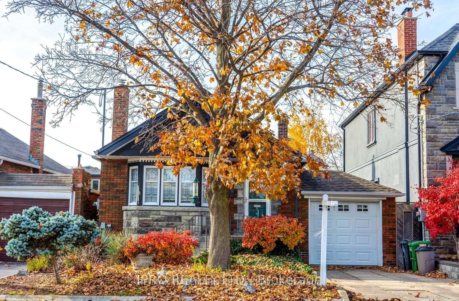 Photo 2 of 62 Lankin Boulevard, Toronto, East York — HOMEH