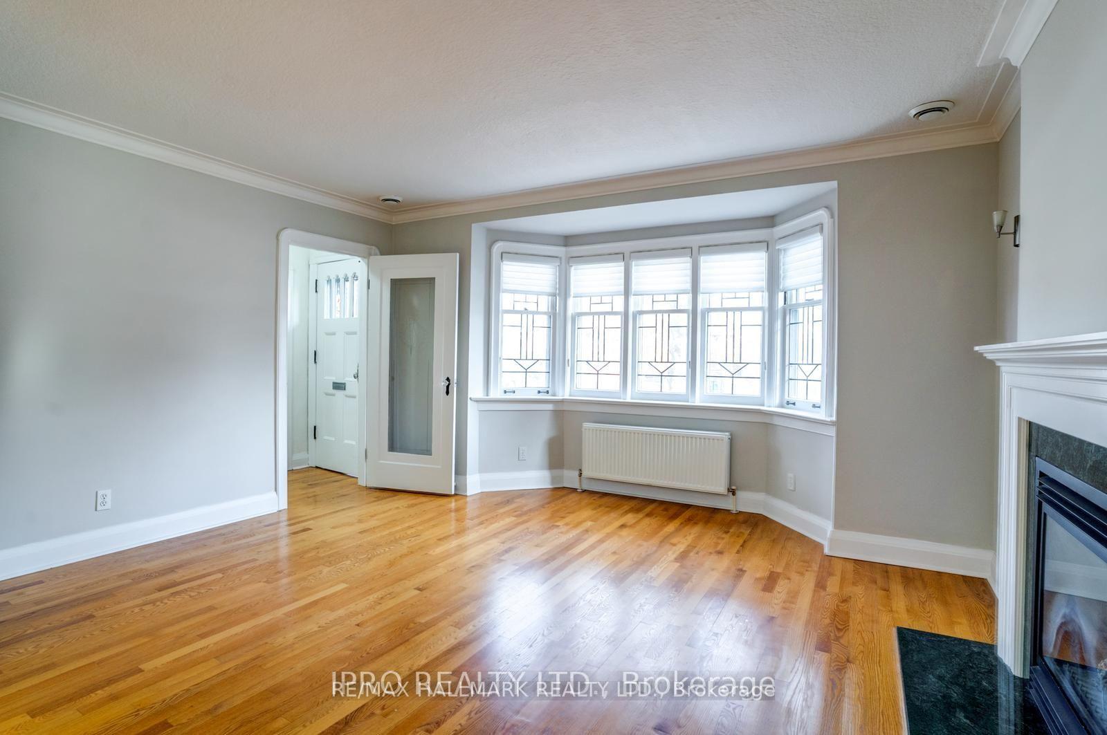 Photo 5 of 62 Lankin Boulevard, Toronto, East York — HOMEH