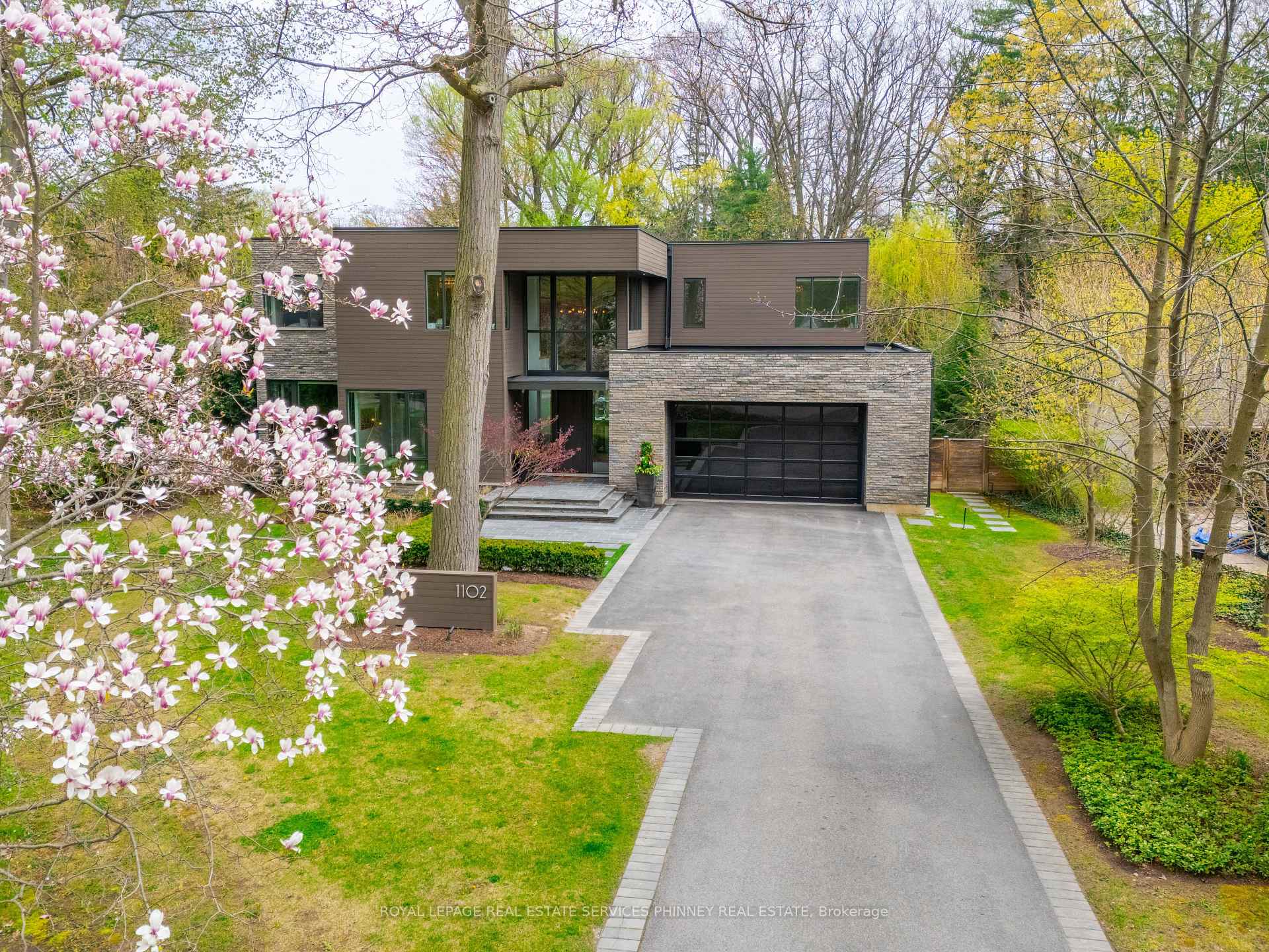 Photo 2 of 1102 Crestview Street, Oakville, Morrison — HOMEH