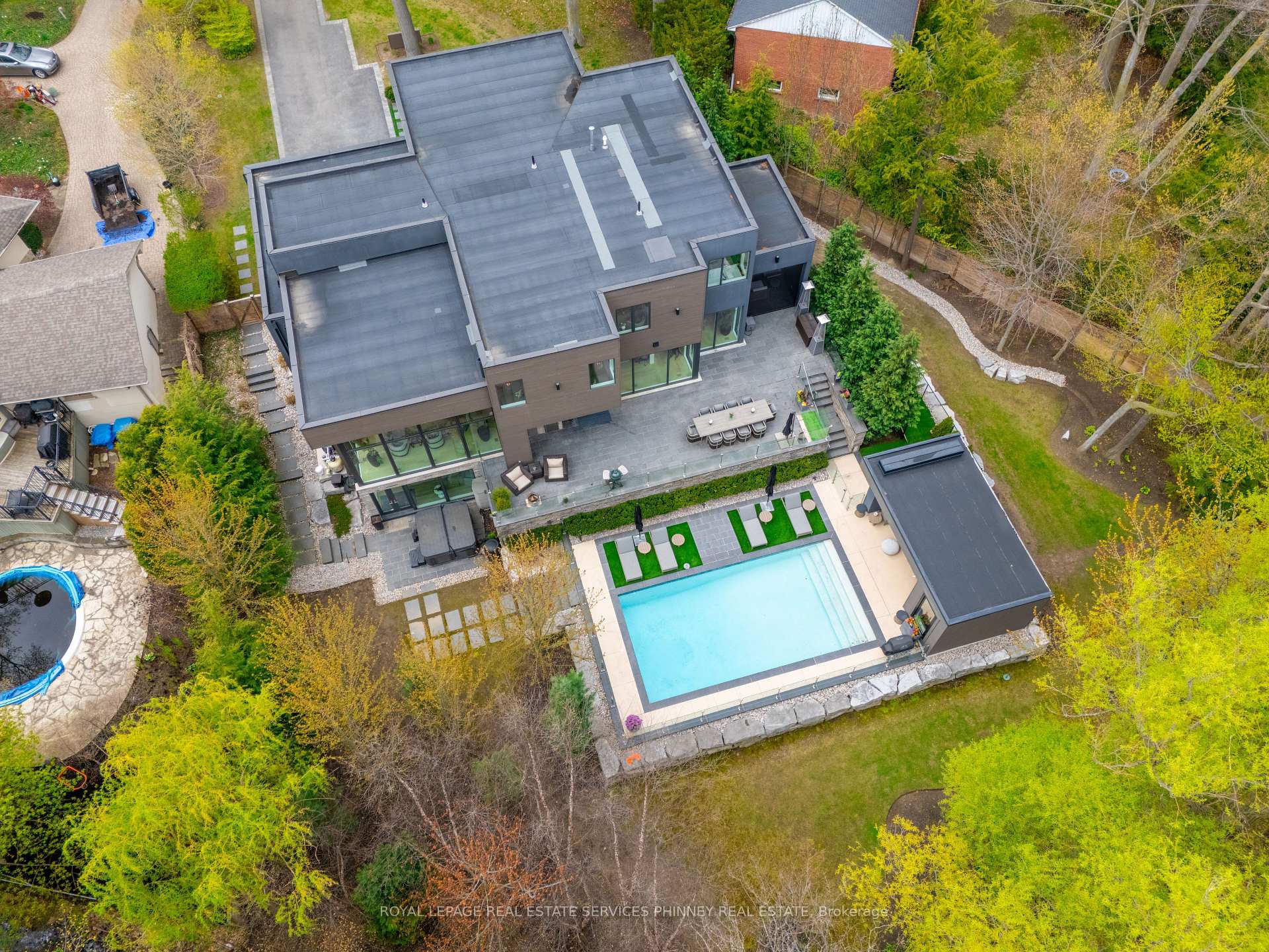 Photo 5 of 1102 Crestview Street, Oakville, Morrison — HOMEH