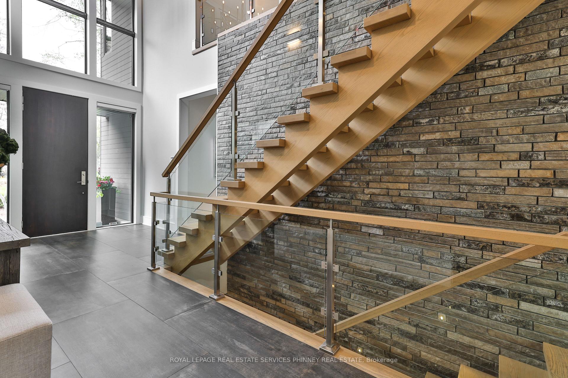 Photo 8 of 1102 Crestview Street, Oakville, Morrison — HOMEH