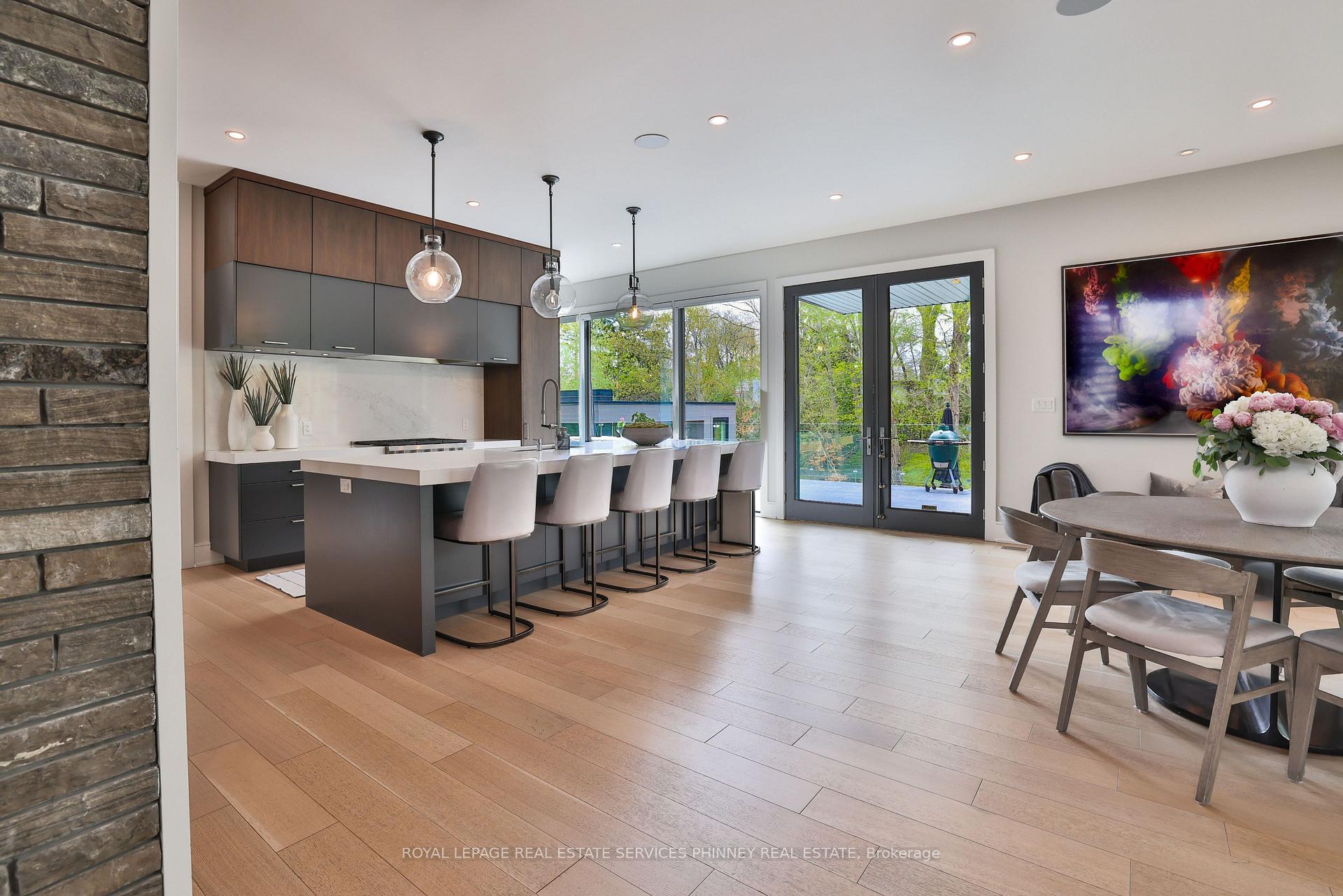 Photo 9 of 1102 Crestview Street, Oakville, Morrison — HOMEH