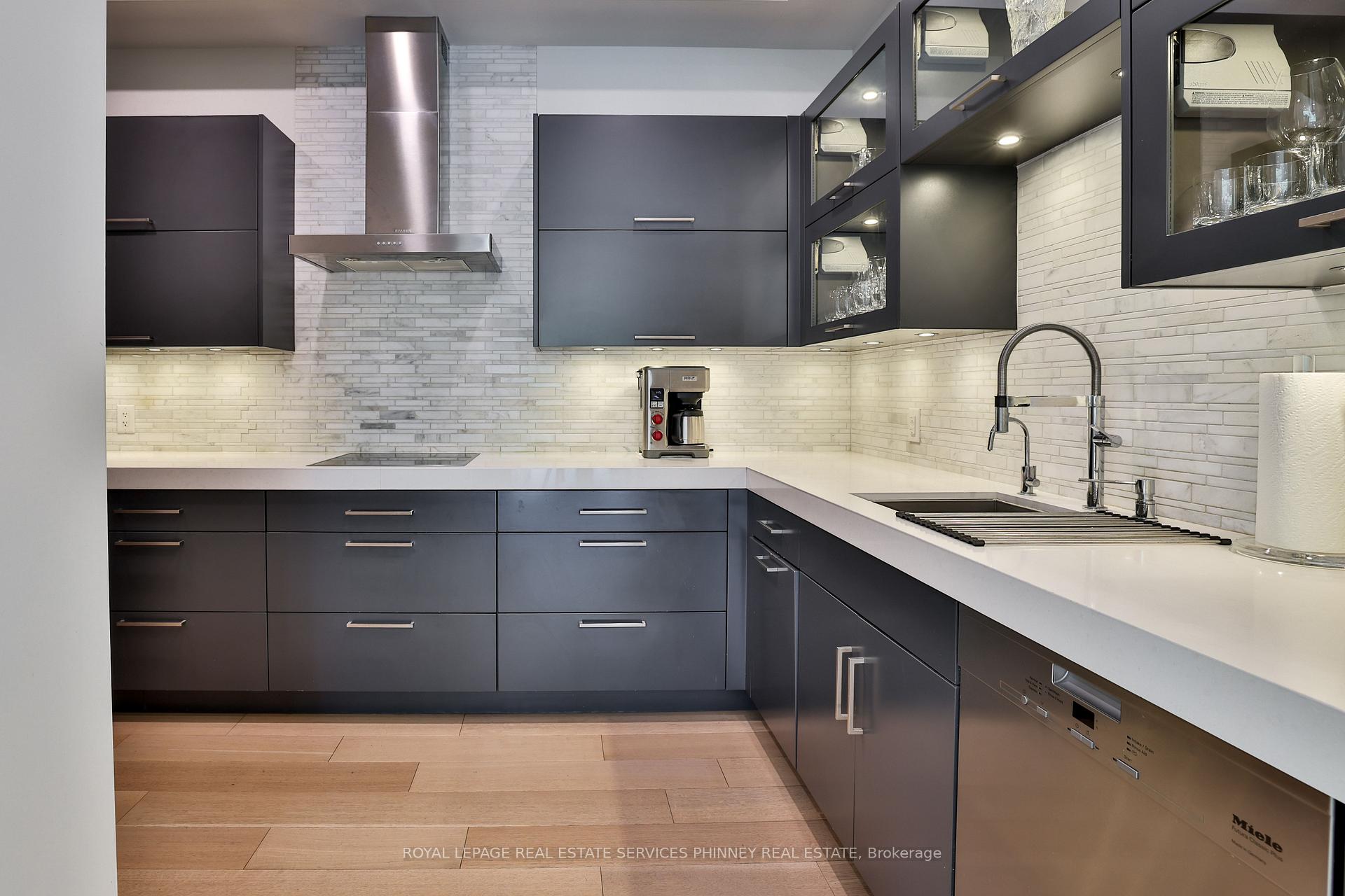 Photo 12 of 1102 Crestview Street, Oakville, Morrison — HOMEH