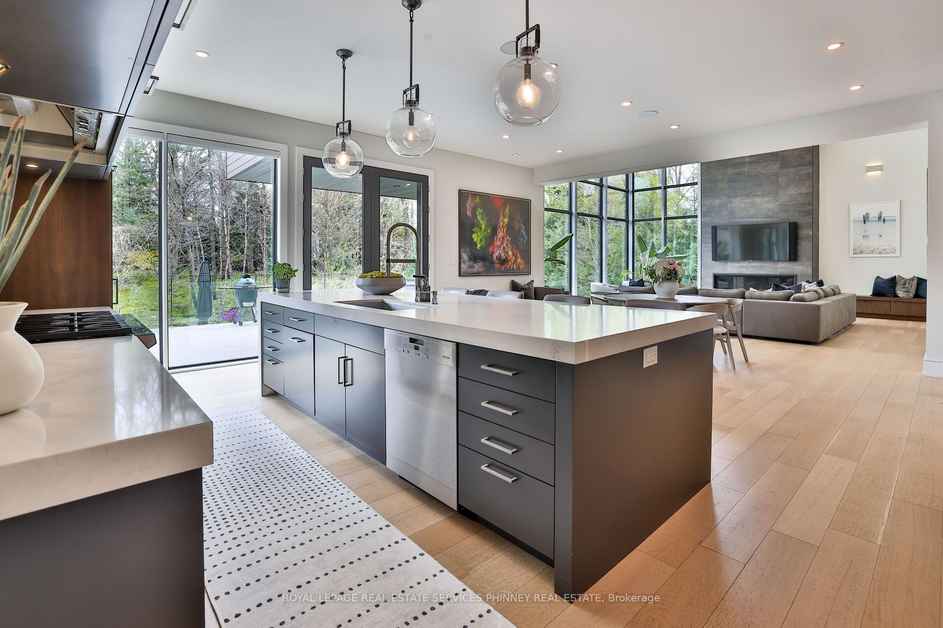 Photo 14 of 1102 Crestview Street, Oakville, Morrison — HOMEH