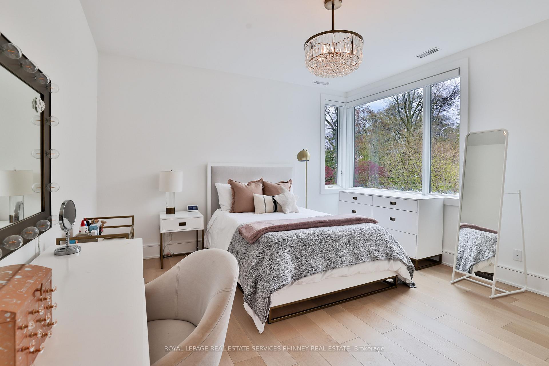 Photo 30 of 1102 Crestview Street, Oakville, Morrison — HOMEH