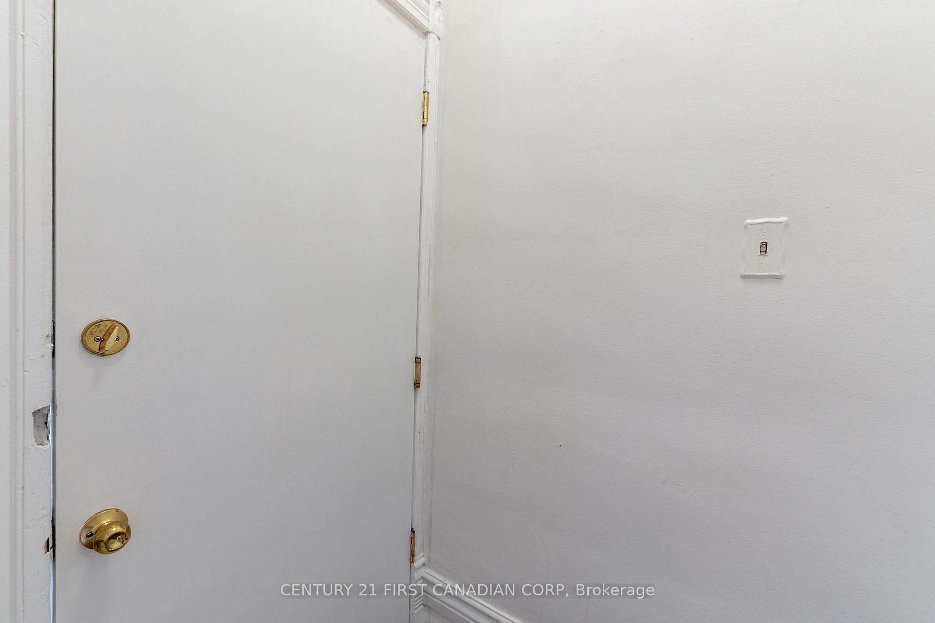 Photo 3 of 578 Waterloo Street, London, East F — HOMEH