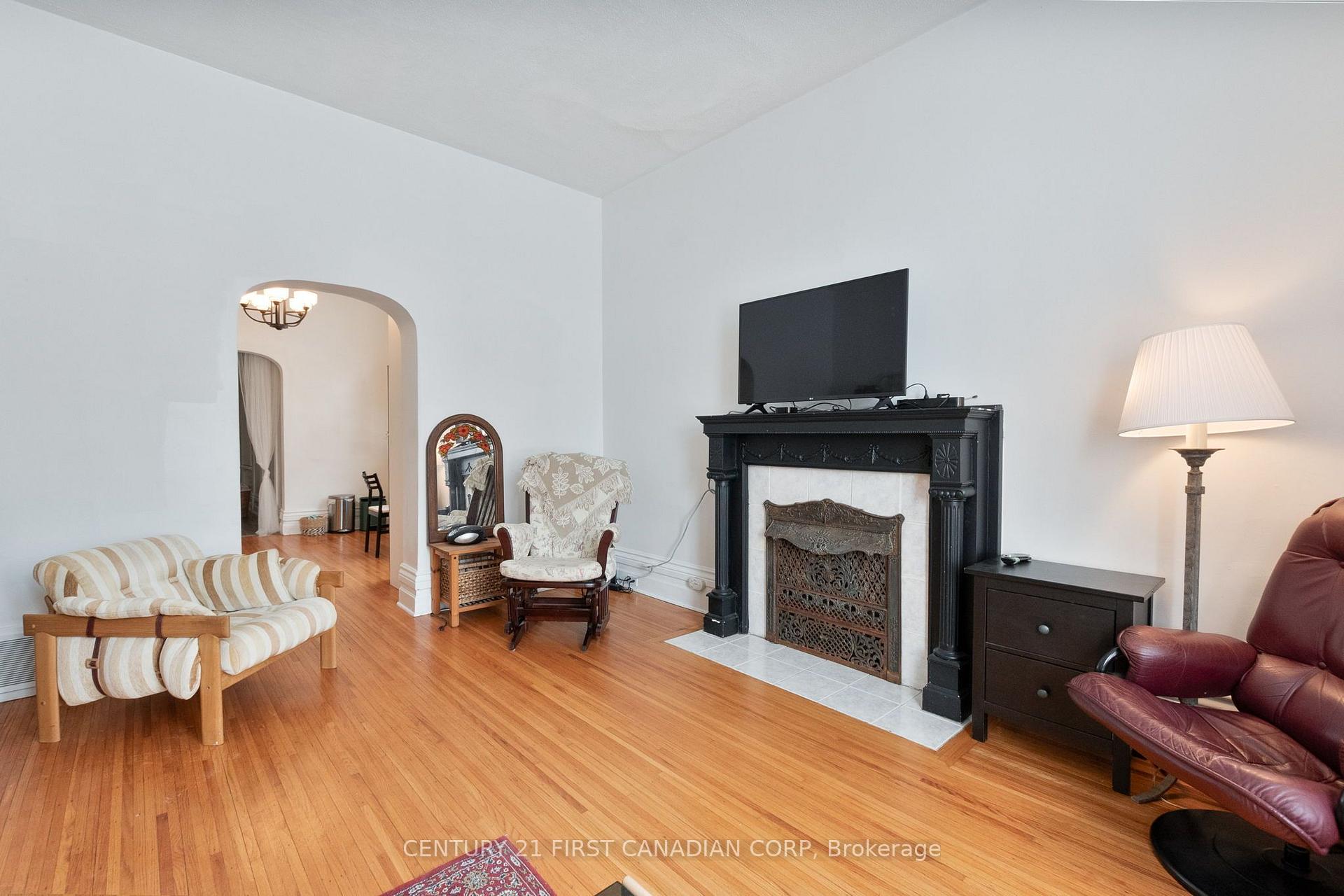 Photo 7 of 578 Waterloo Street, London, East F — HOMEH