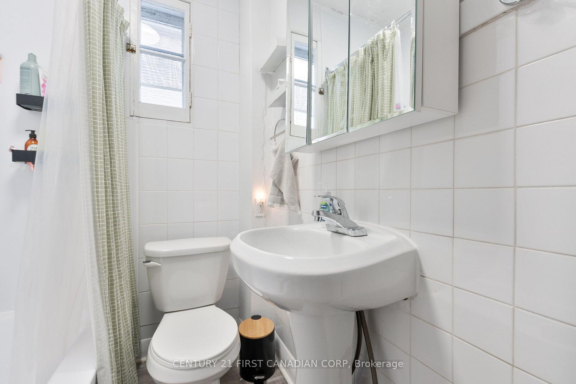 Photo 17 of 578 Waterloo Street, London, East F — HOMEH