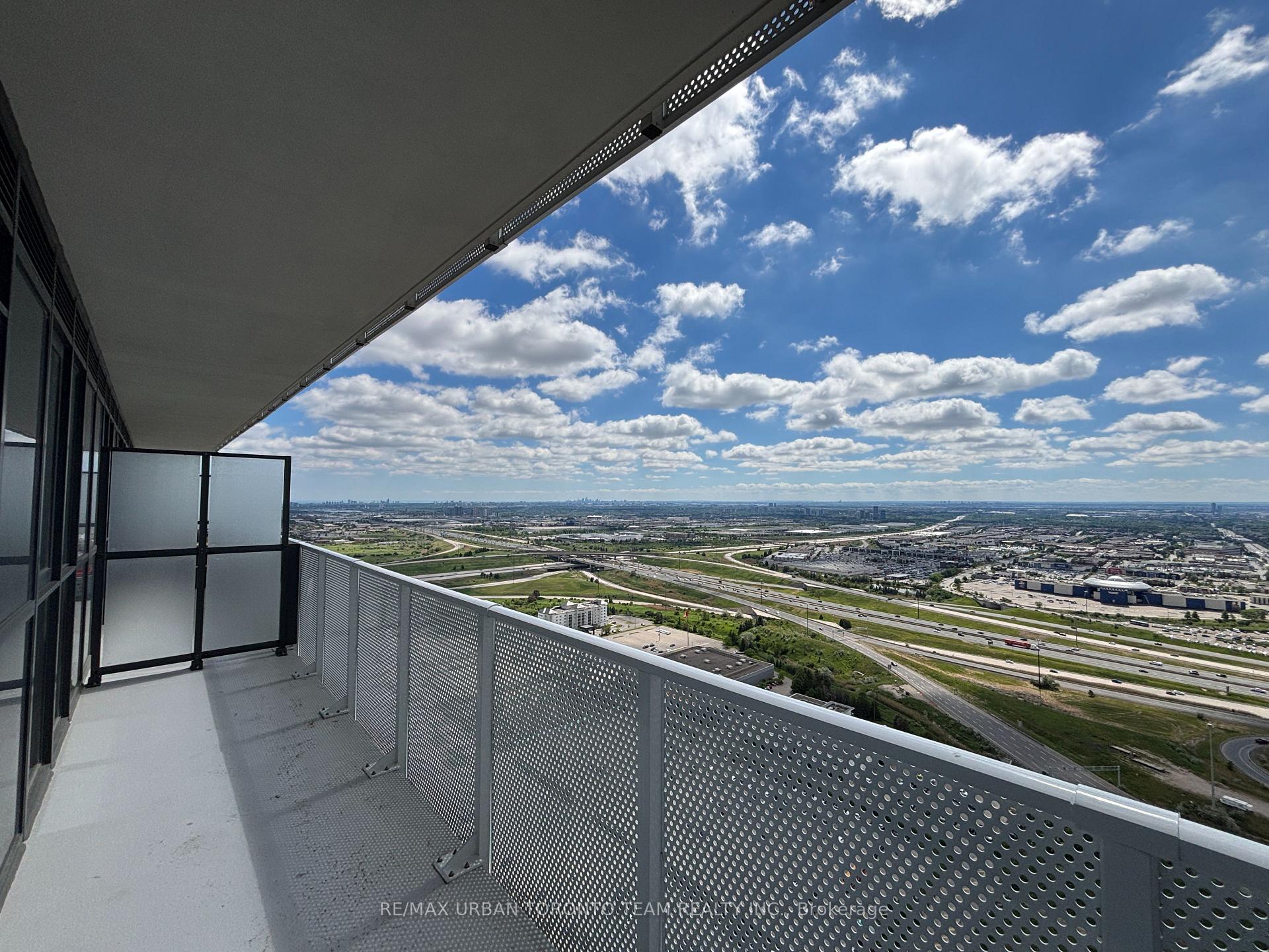 Photo 4 of Unit 4509, 195 Commerce Street, Vaughan, Vaughan Corporate Centre — HOMEH