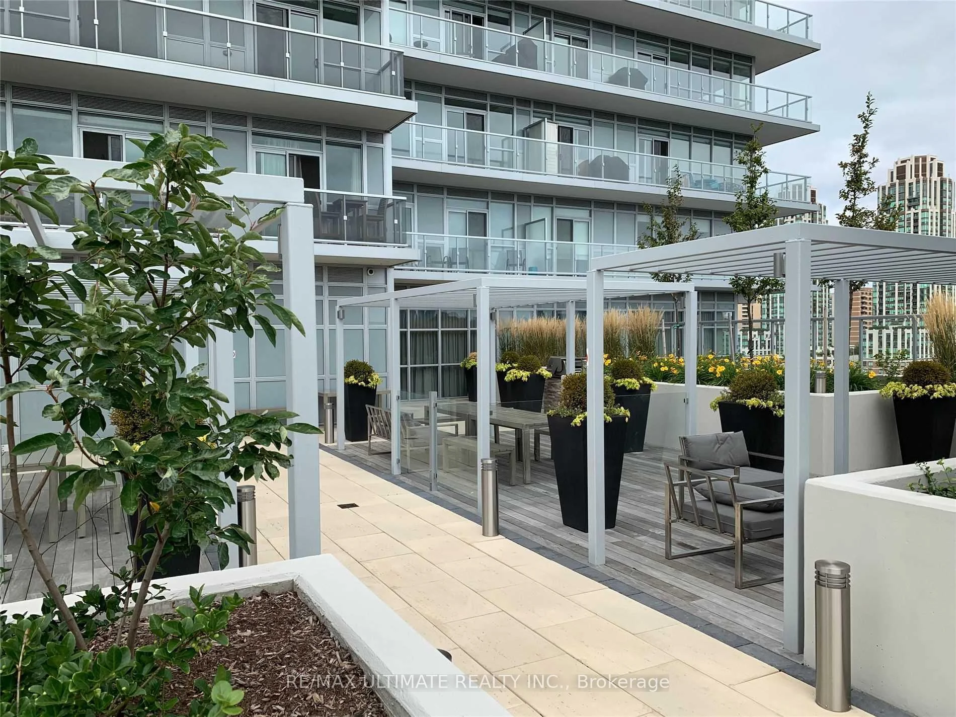 Photo 4 of Unit 1803, 501 St Clair Avenue W, Toronto, Casa Loma — HOMEH