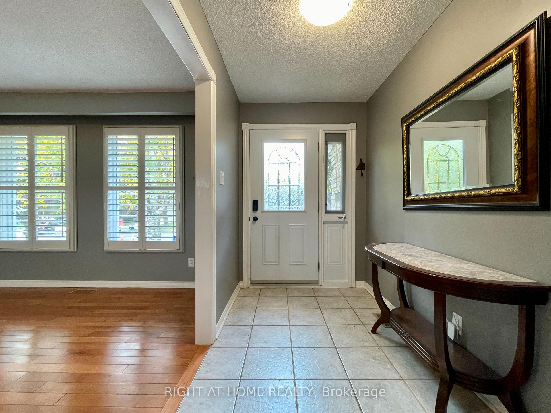 Photo 4 of Unit Upper, 183 Autumn Hill Crescent, Kitchener, Forest Heights — HOMEH