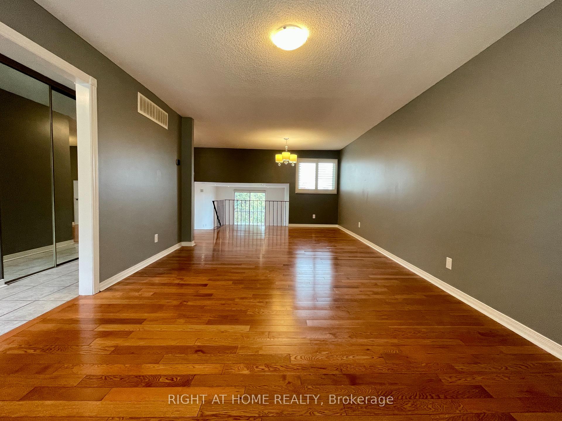 Photo 6 of Unit Upper, 183 Autumn Hill Crescent, Kitchener, Forest Heights — HOMEH