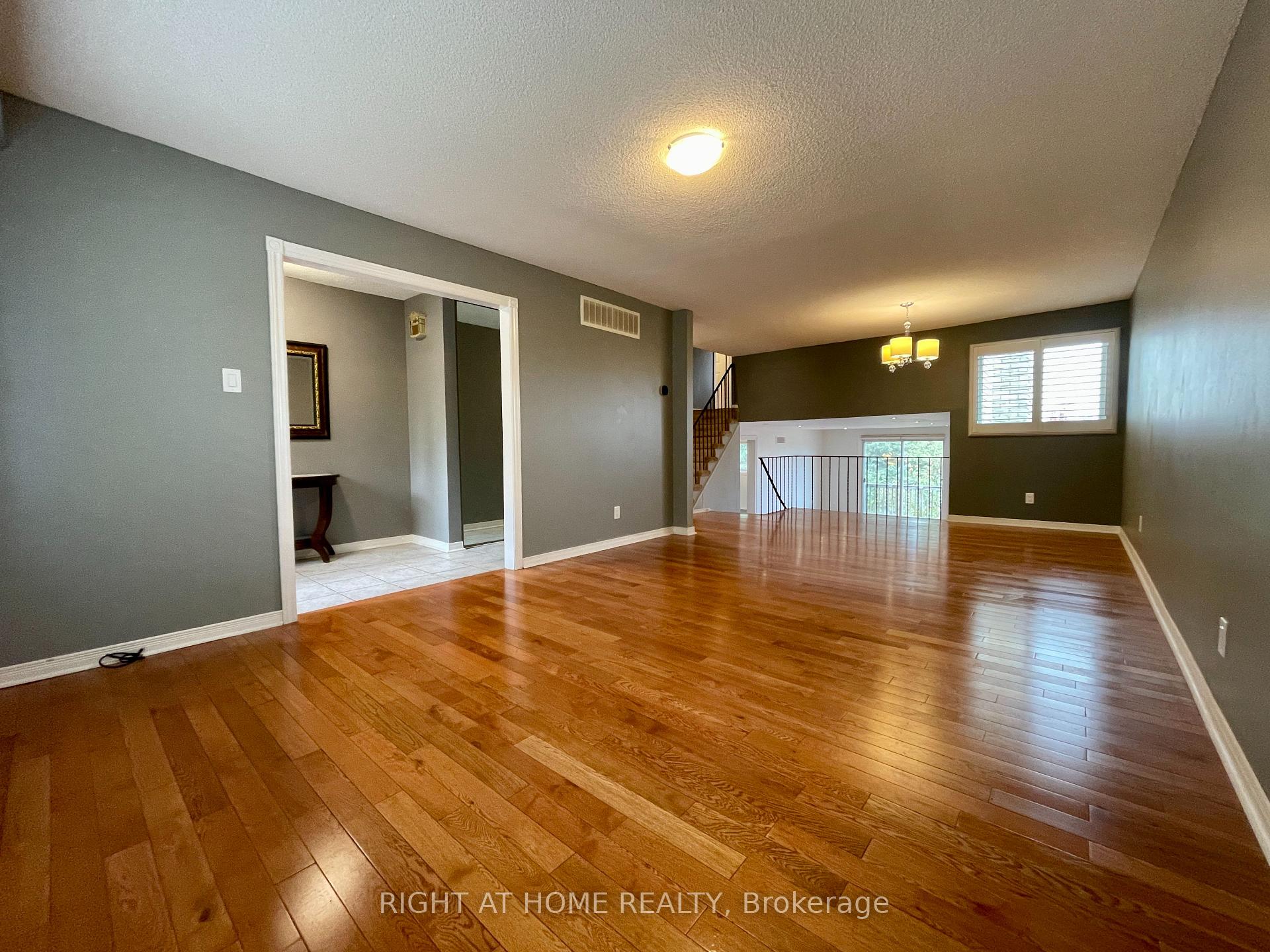 Photo 7 of Unit Upper, 183 Autumn Hill Crescent, Kitchener, Forest Heights — HOMEH