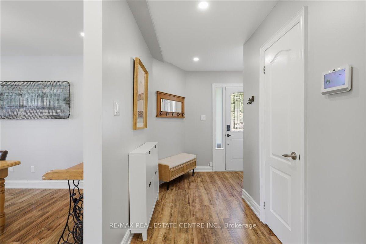 Photo 2 of 315 Woodlawn Crescent, Milton, Bronte Meadows — HOMEH