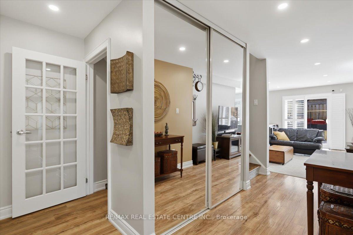 Photo 3 of 315 Woodlawn Crescent, Milton, Bronte Meadows — HOMEH