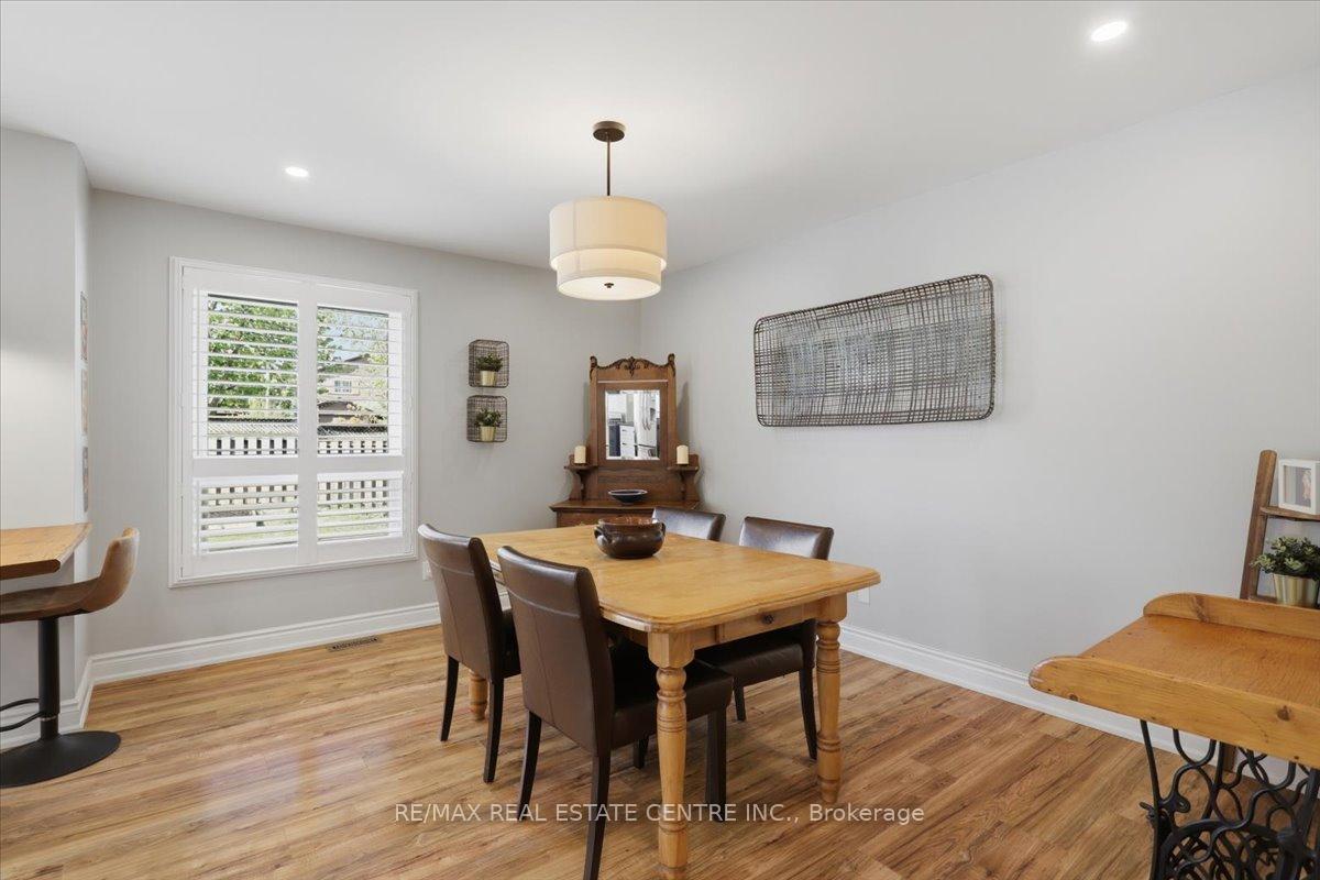 Photo 4 of 315 Woodlawn Crescent, Milton, Bronte Meadows — HOMEH