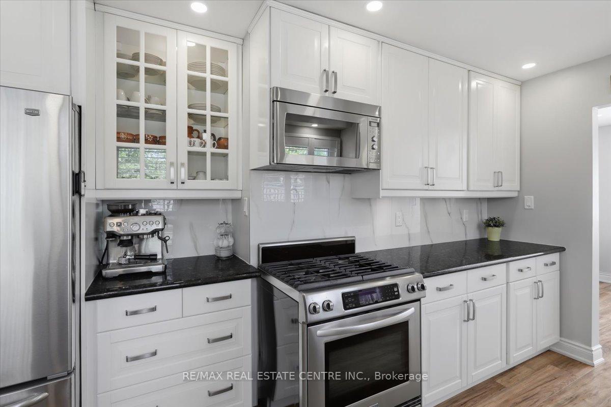 Photo 8 of 315 Woodlawn Crescent, Milton, Bronte Meadows — HOMEH