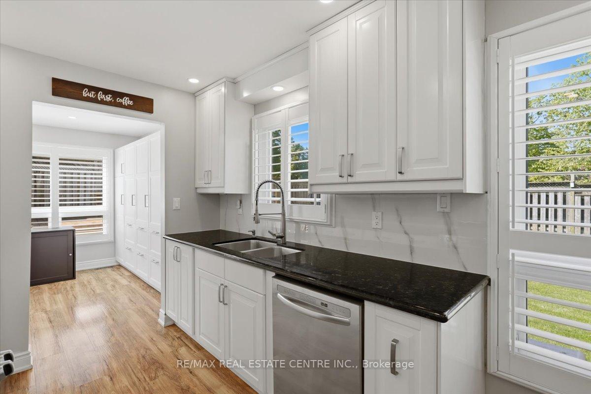 Photo 9 of 315 Woodlawn Crescent, Milton, Bronte Meadows — HOMEH