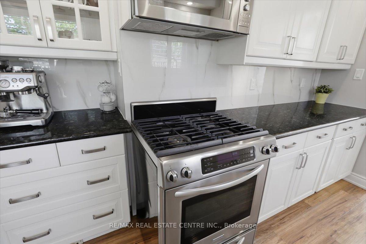 Photo 10 of 315 Woodlawn Crescent, Milton, Bronte Meadows — HOMEH