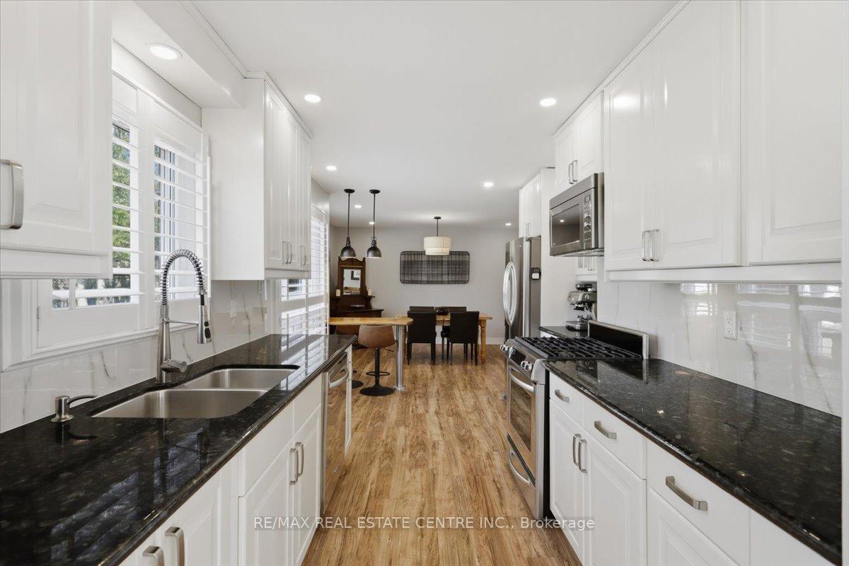 Photo 12 of 315 Woodlawn Crescent, Milton, Bronte Meadows — HOMEH