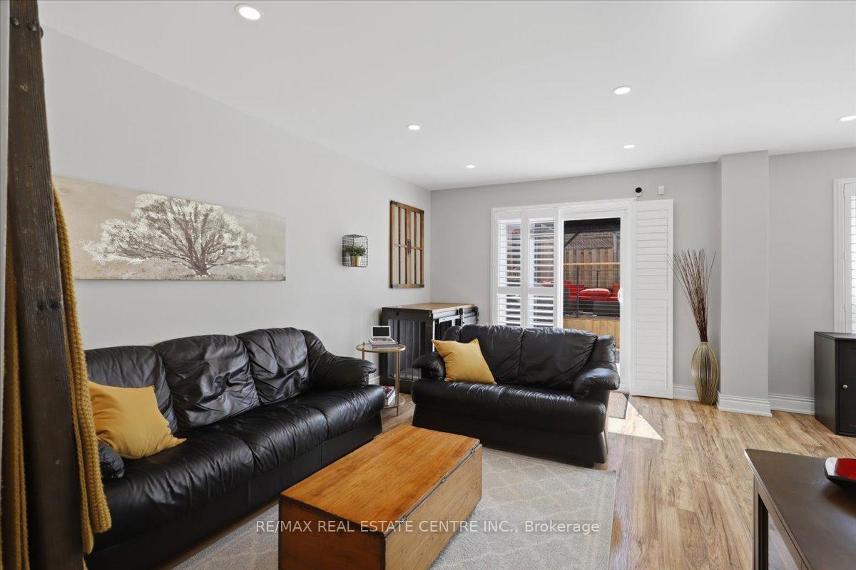Photo 16 of 315 Woodlawn Crescent, Milton, Bronte Meadows — HOMEH