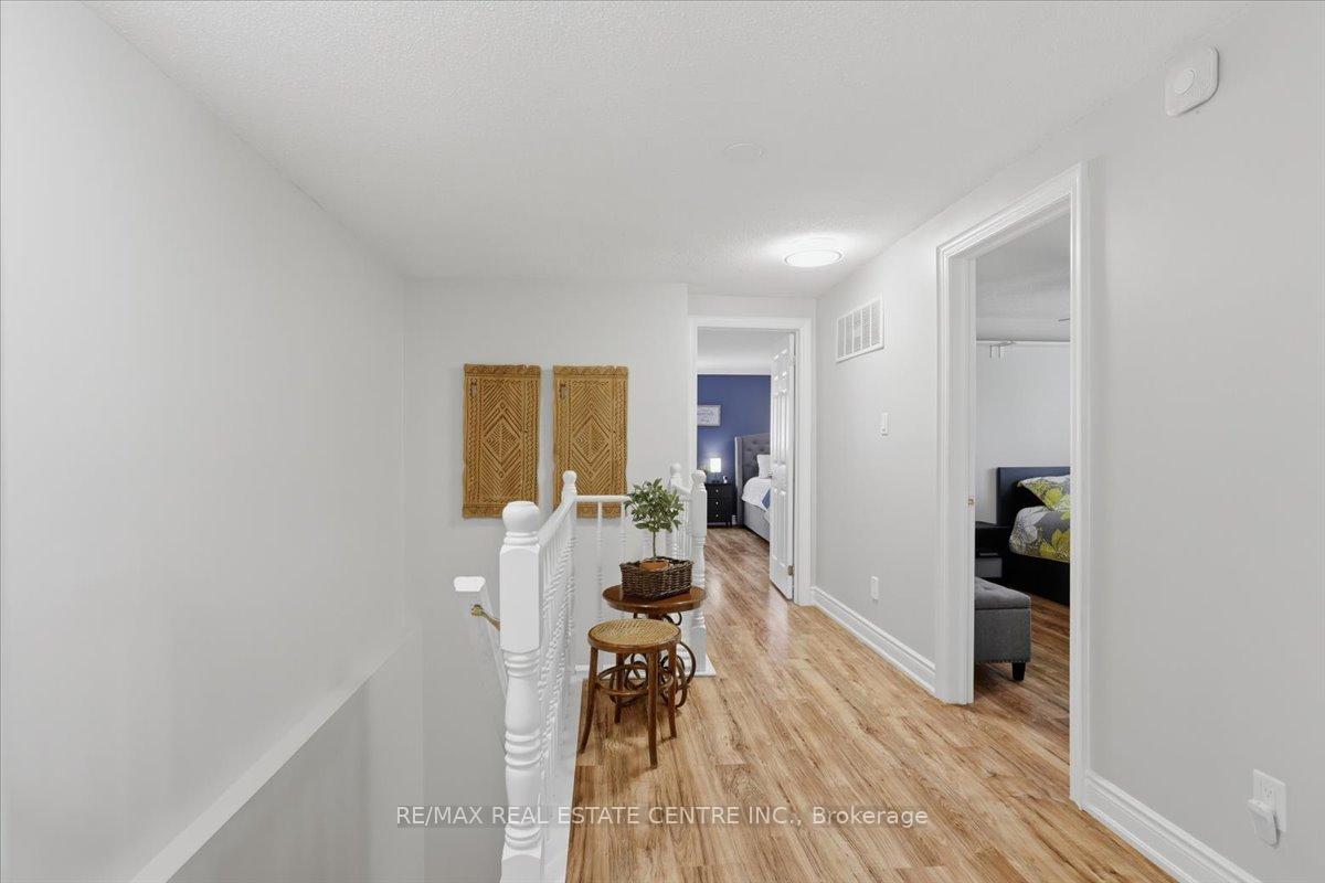 Photo 18 of 315 Woodlawn Crescent, Milton, Bronte Meadows — HOMEH